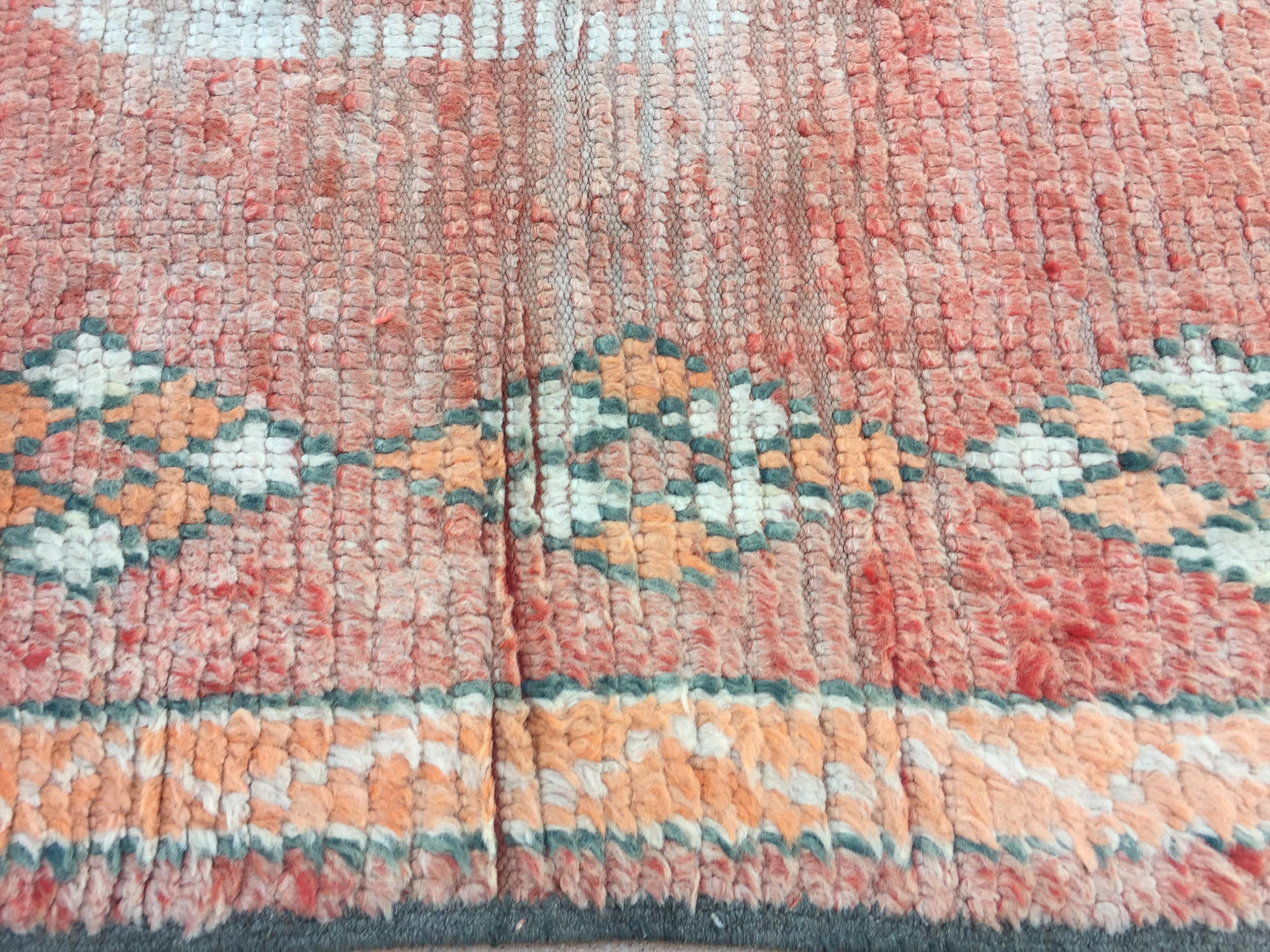 Tapis tribal marocain vintage, datant d'environ 1960 en vente 7