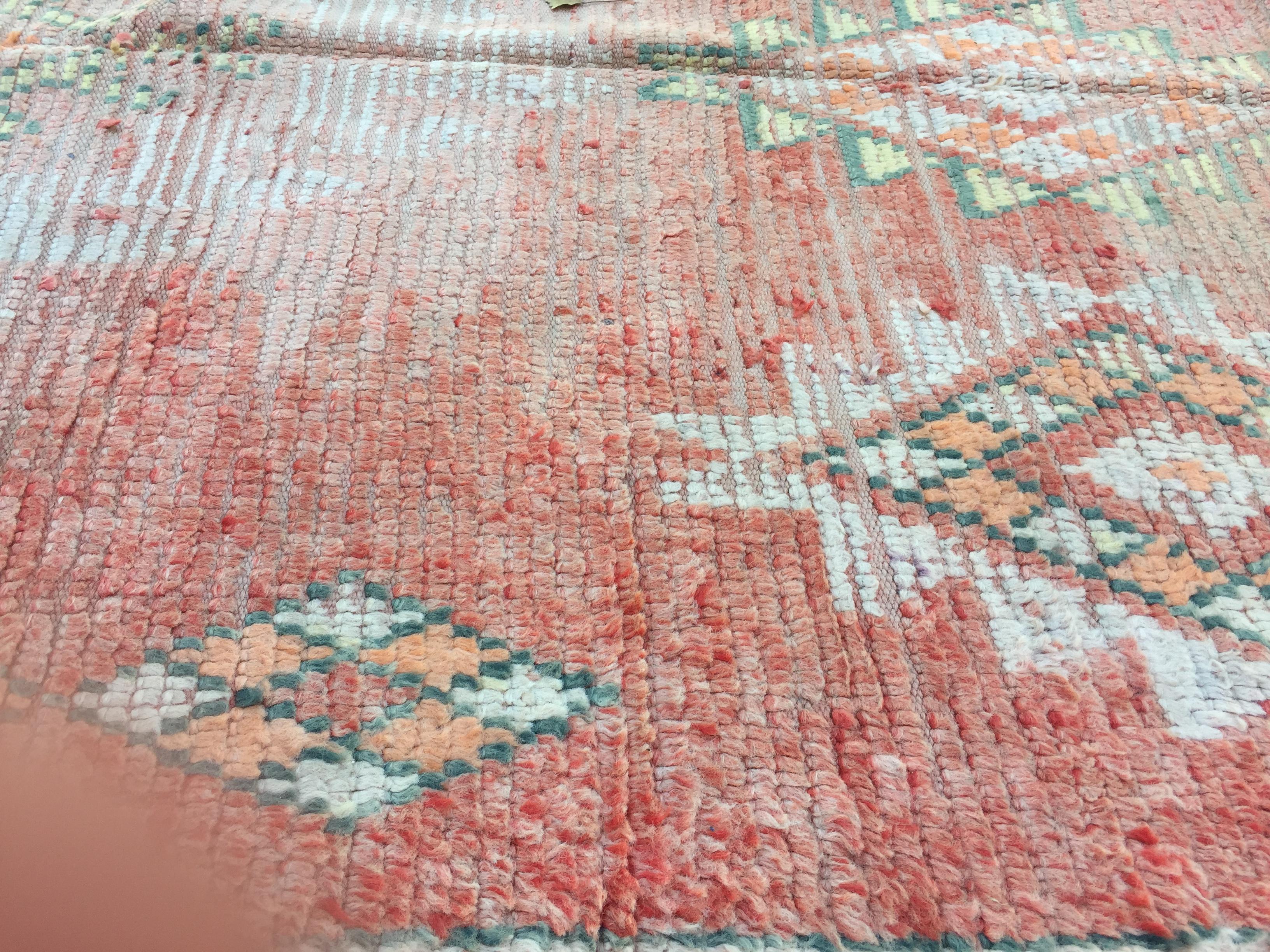 Alfombra tribal vintage marroquí, hacia 1960 en venta 9