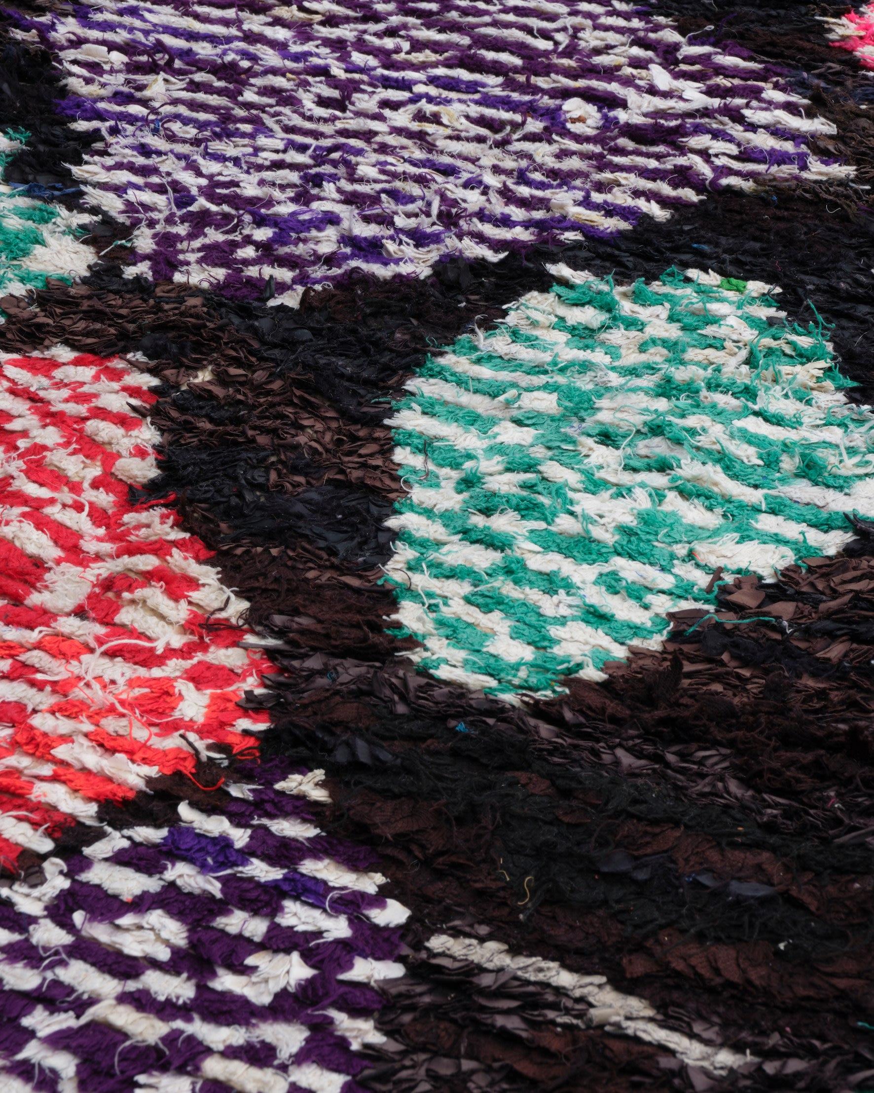 Hand knotted recycled cotton and wool
L230 x W130 cm