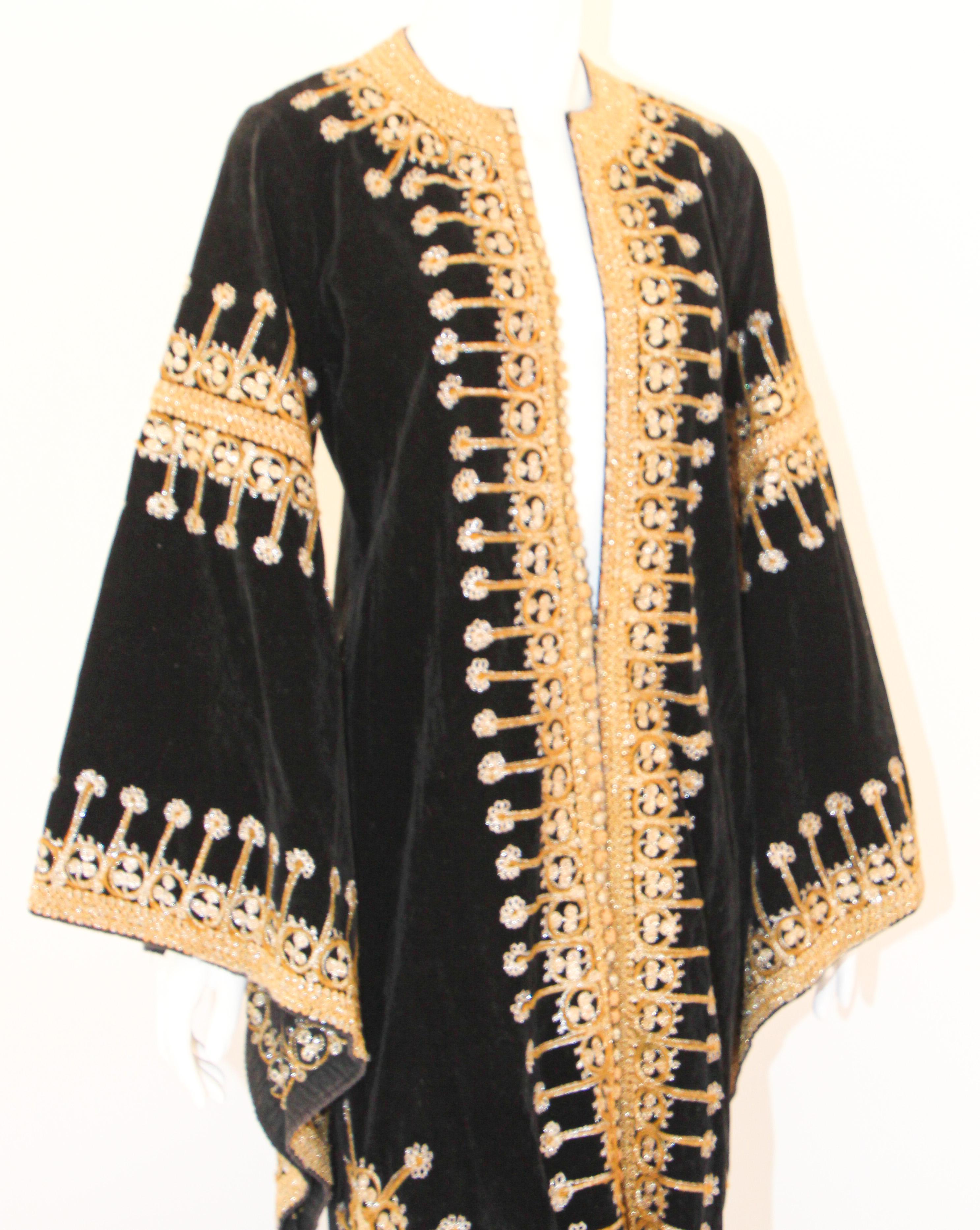 Elegant Moroccan caftan black velvet embroidered with gold metallic threads,
circa 1960s.
This long maxi dress kaftan is embroidered and embellished entirely by hand.
One of a kind evening Moroccan Moorish Middle Eastern gown.
The kaftan features a