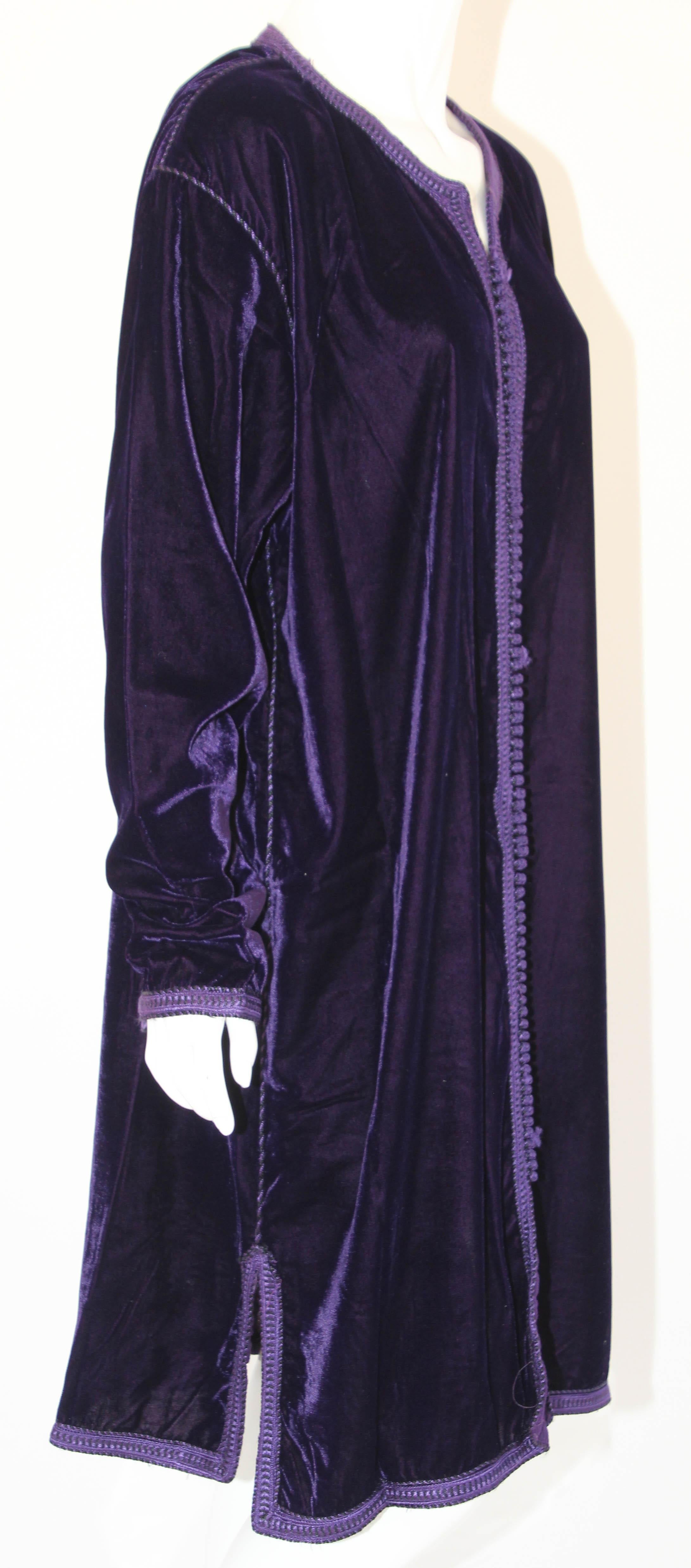 Caftan marocain en velours violet Caftan des années 1970 en vente 10