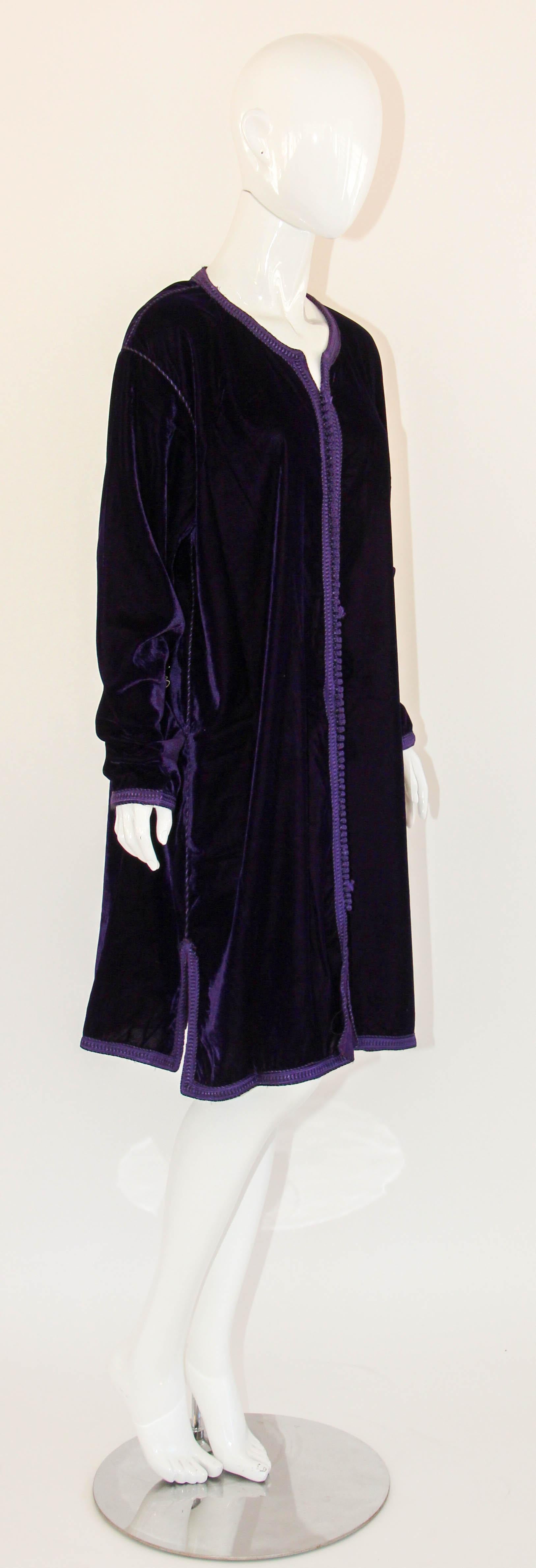 Caftan marocain en velours violet Caftan des années 1970 en vente 12