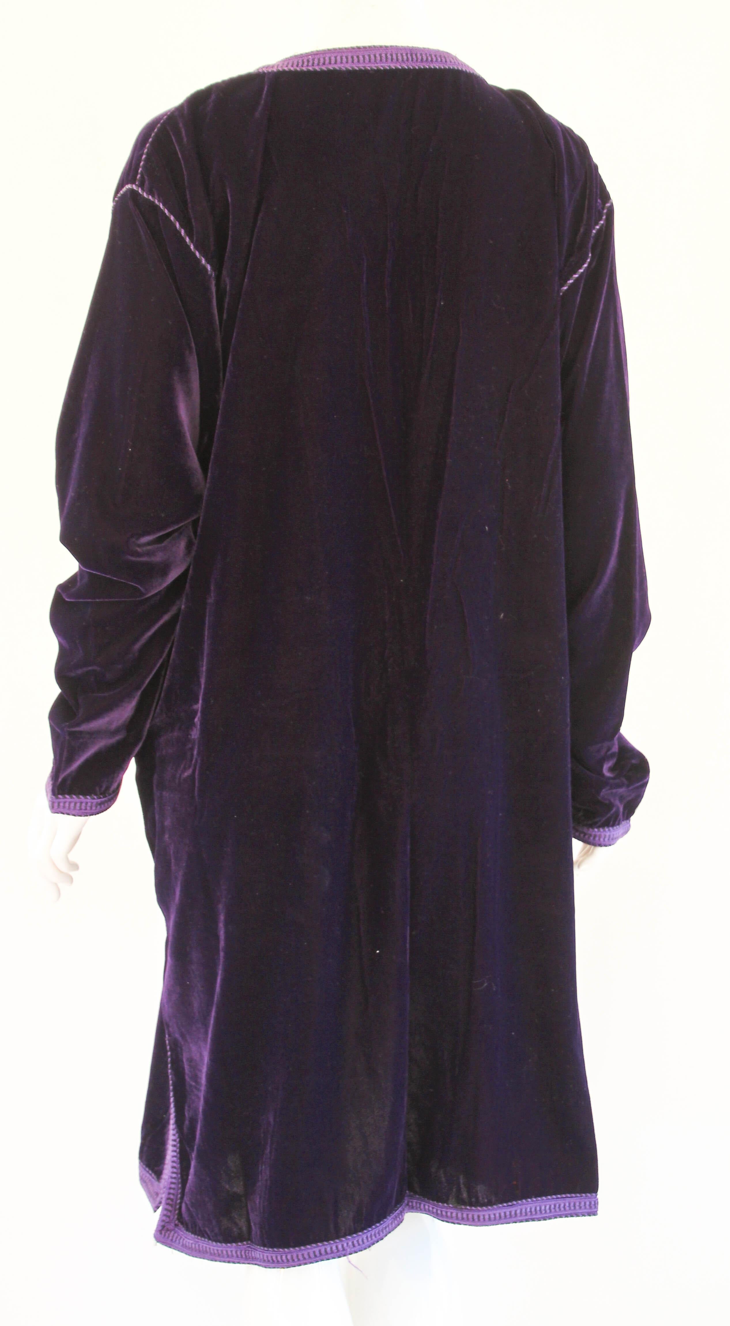Caftan marocain en velours violet Caftan des années 1970 en vente 14