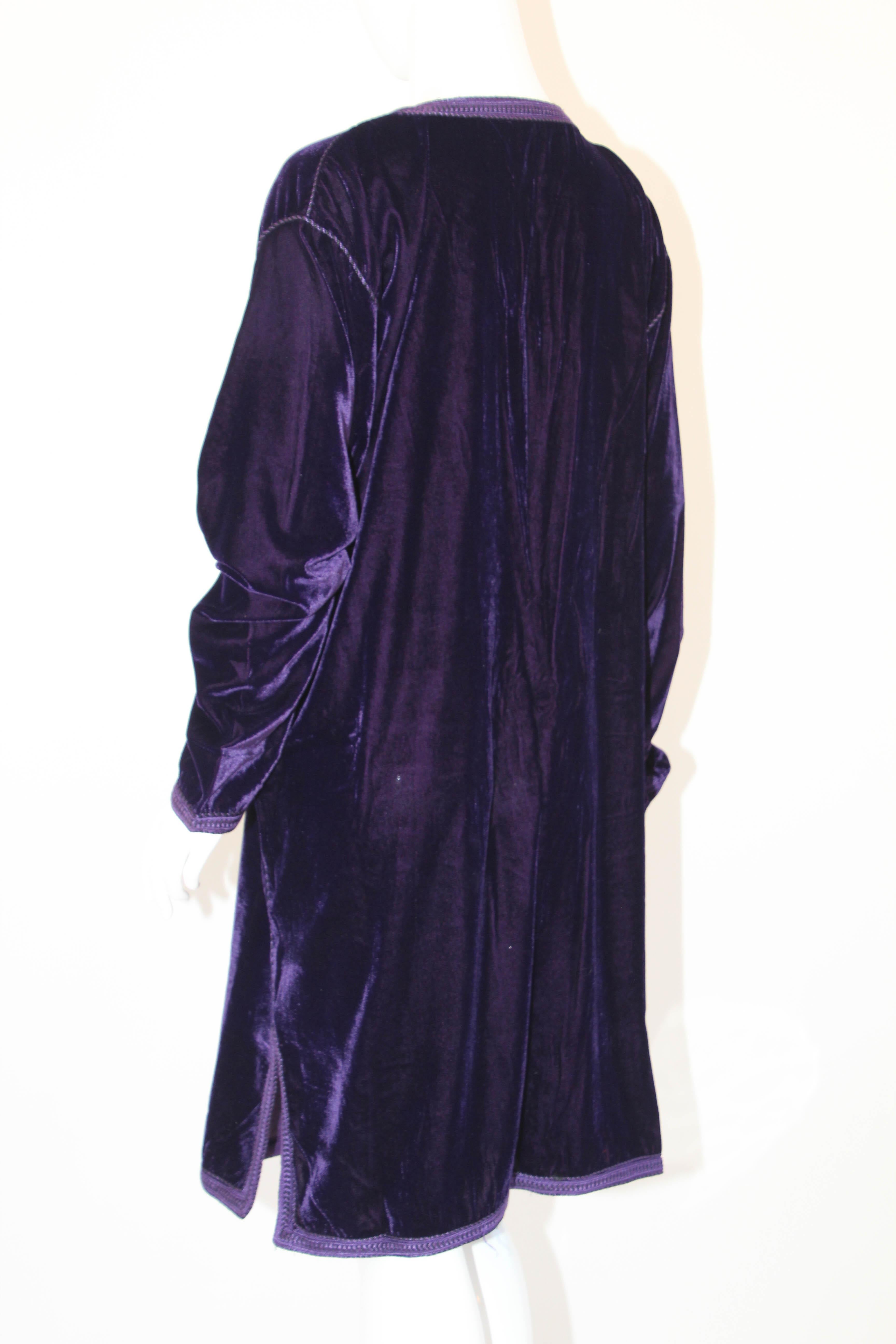 Caftan marocain en velours violet Caftan des années 1970 en vente 15