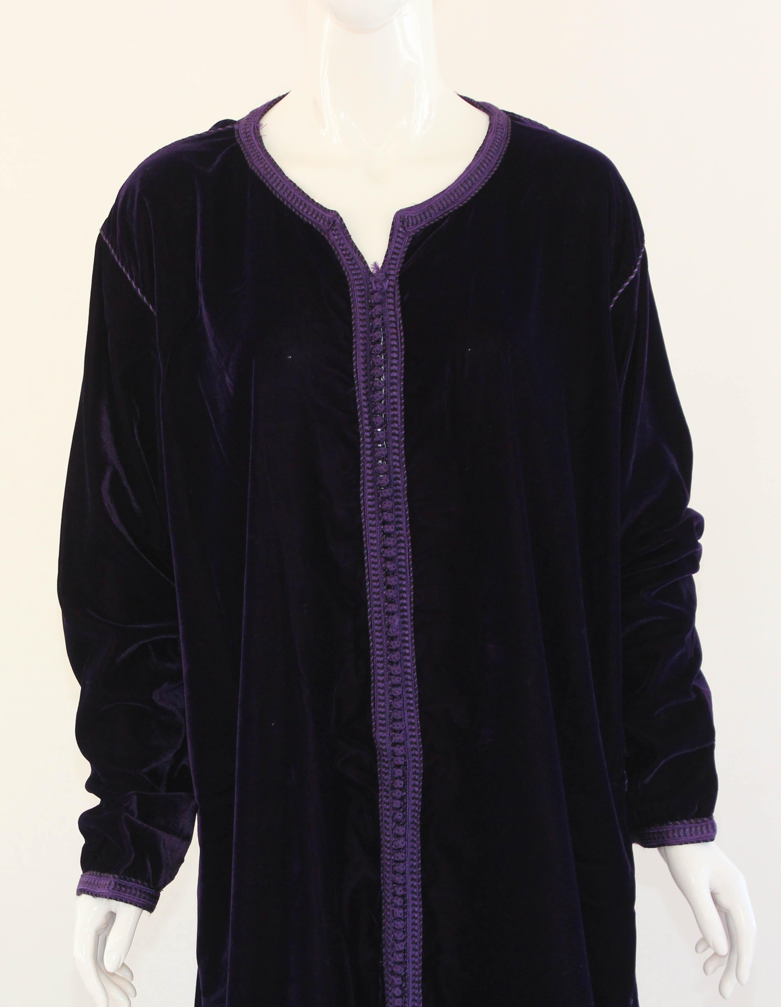 Moroccan Velvet Kaftan Purple Caftan 1970's In Good Condition For Sale In North Hollywood, CA