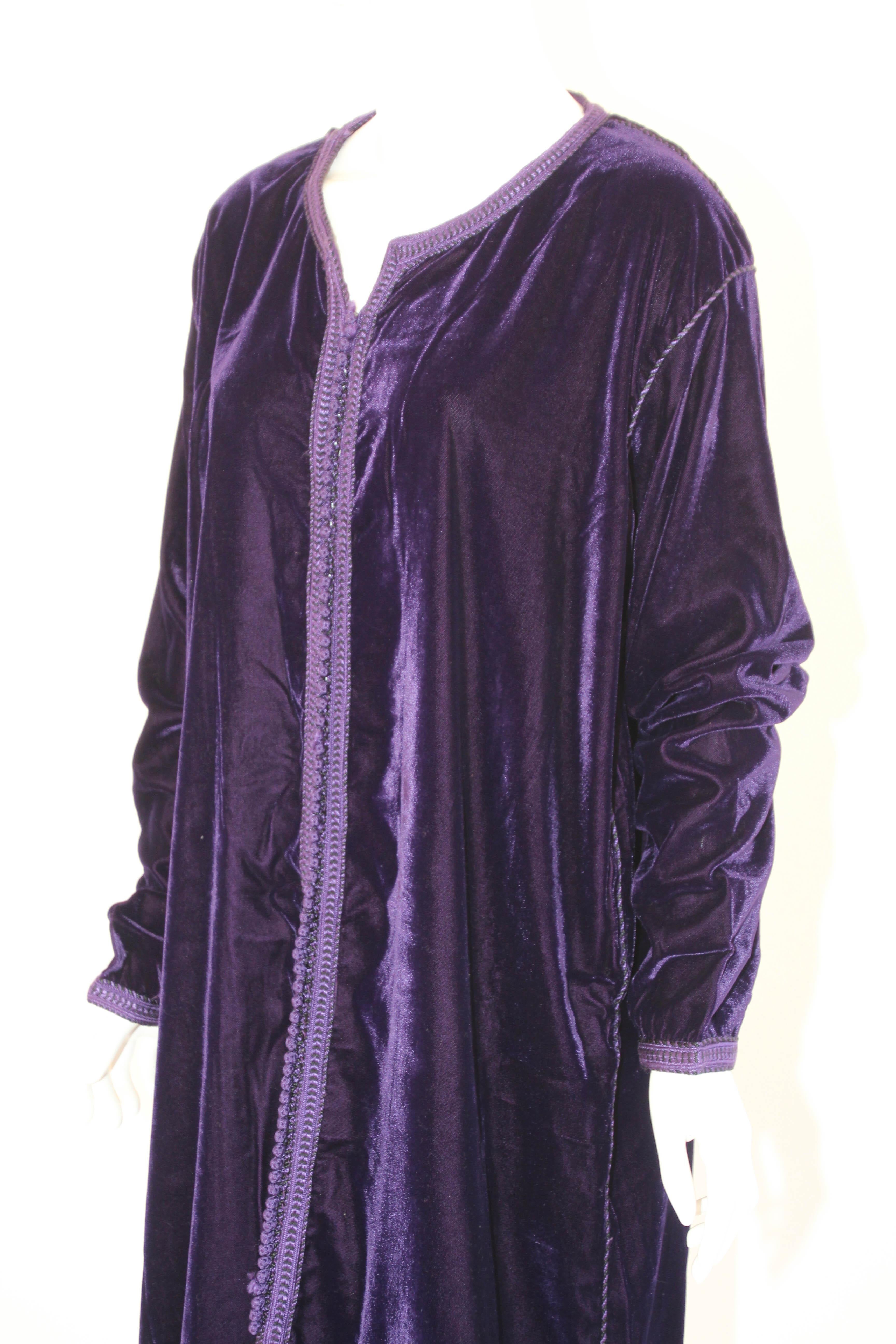 Caftan marocain en velours violet Caftan des années 1970 Unisexe en vente