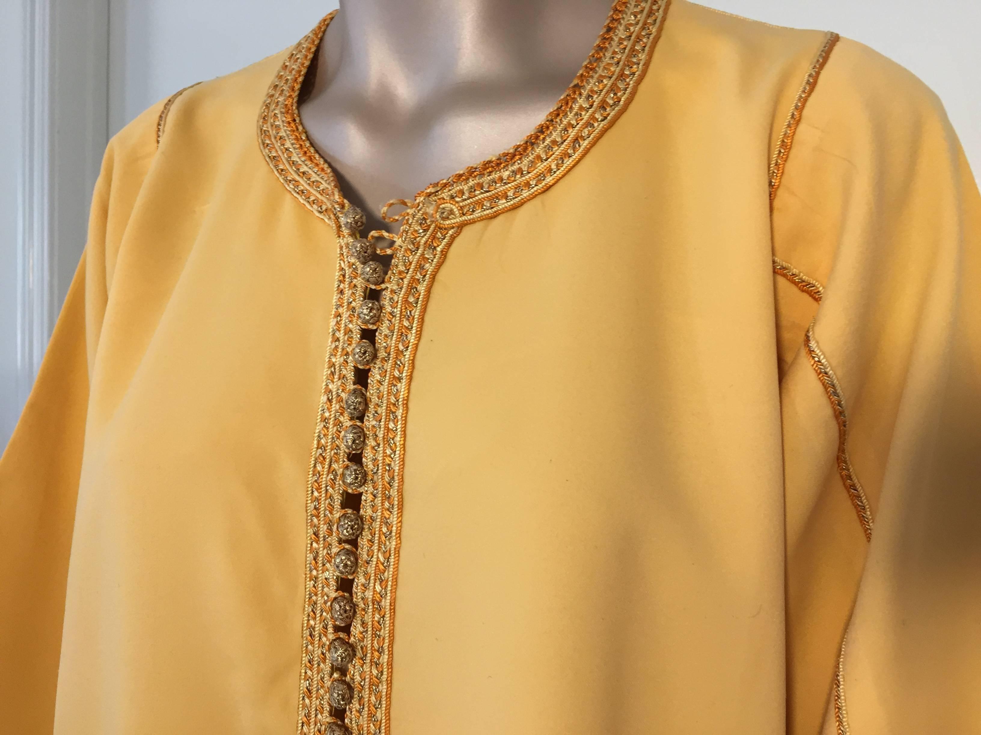 Moroccan Vintage Yellow Gold Caftan In Good Condition For Sale In North Hollywood, CA