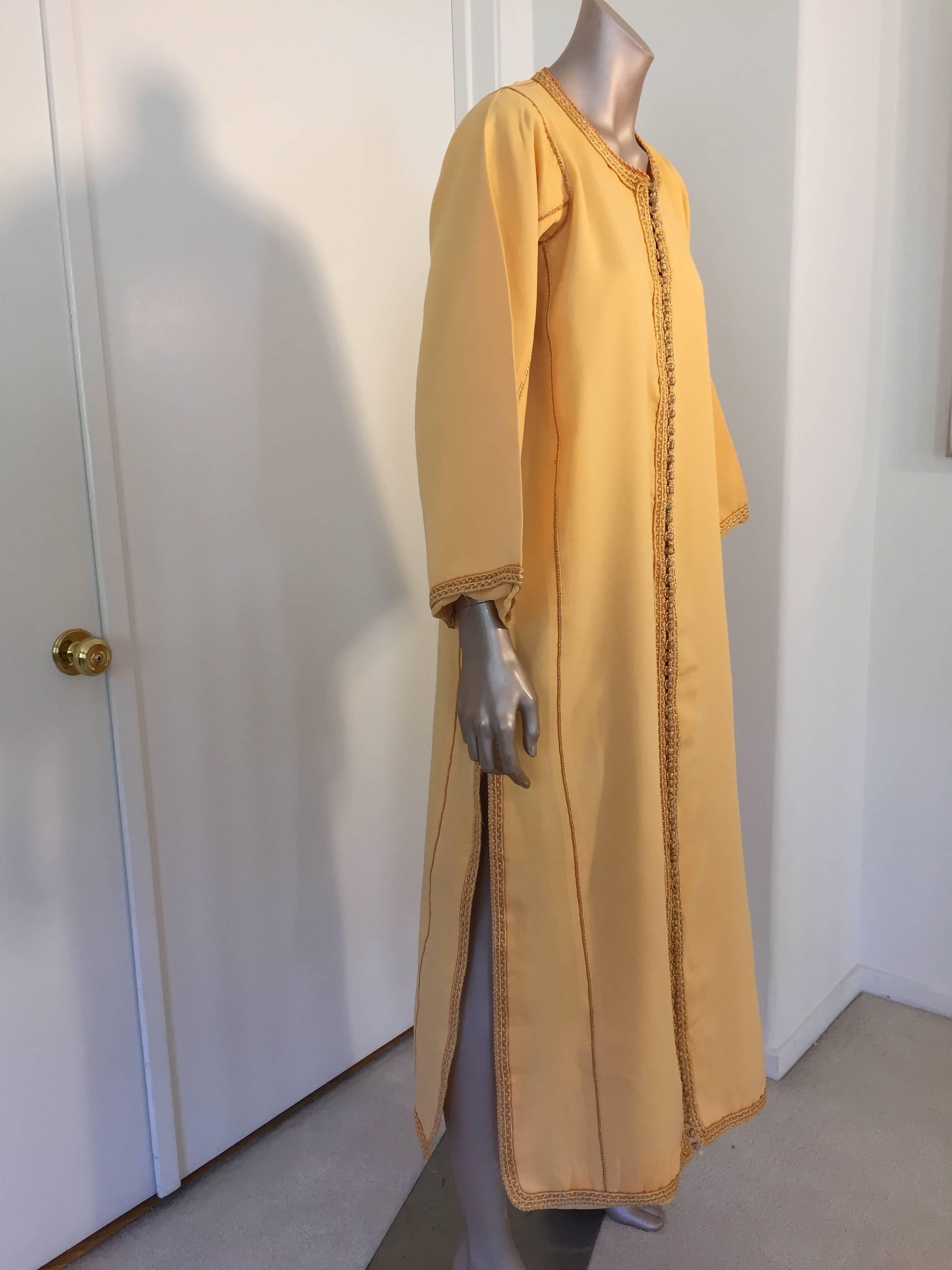 Moroccan Vintage Yellow Gold Caftan For Sale 3