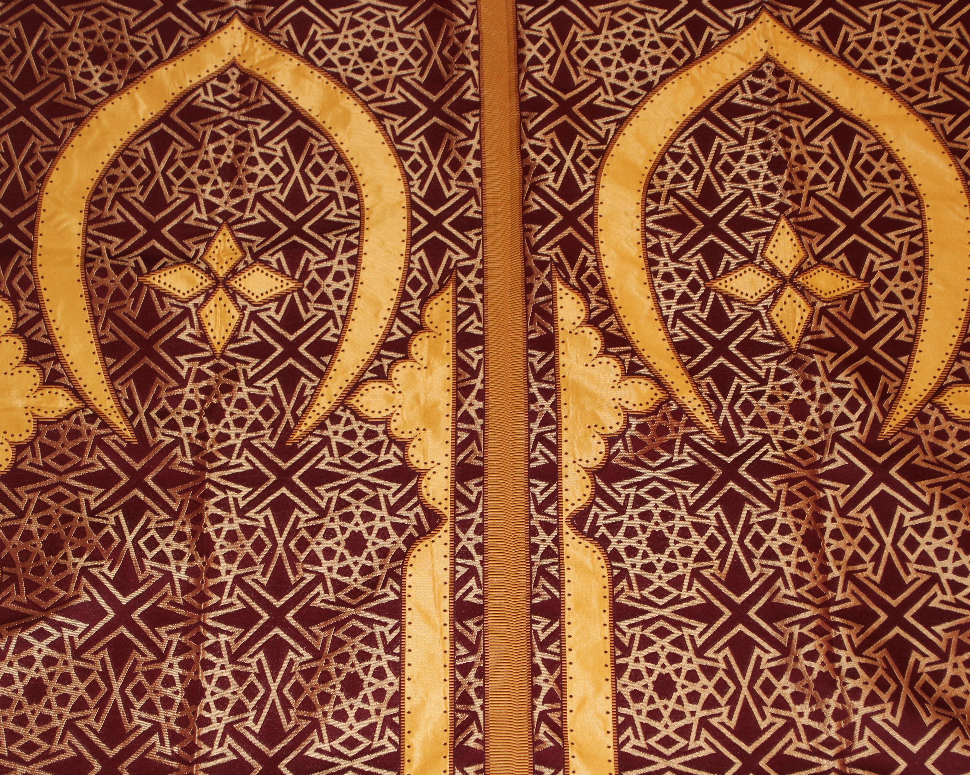 Marokkanische wandhängende Hiti mit maurischen Bogen in Rot und Gold im Angebot 12