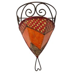 Applique marocchina in ferro e pergamena dipinta a mano