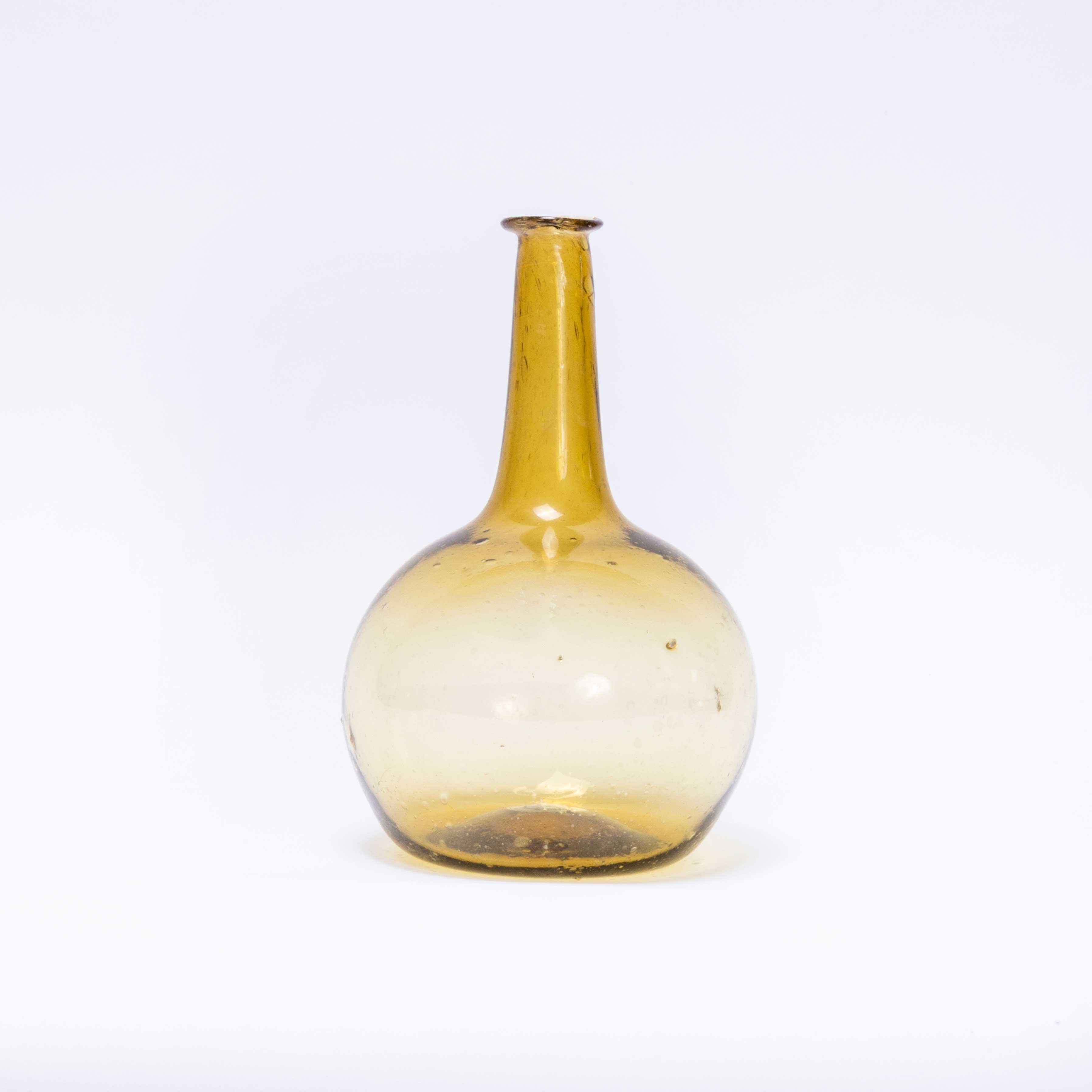 Moroccan Water Jug - Ochre In Good Condition For Sale In Hook, Hampshire