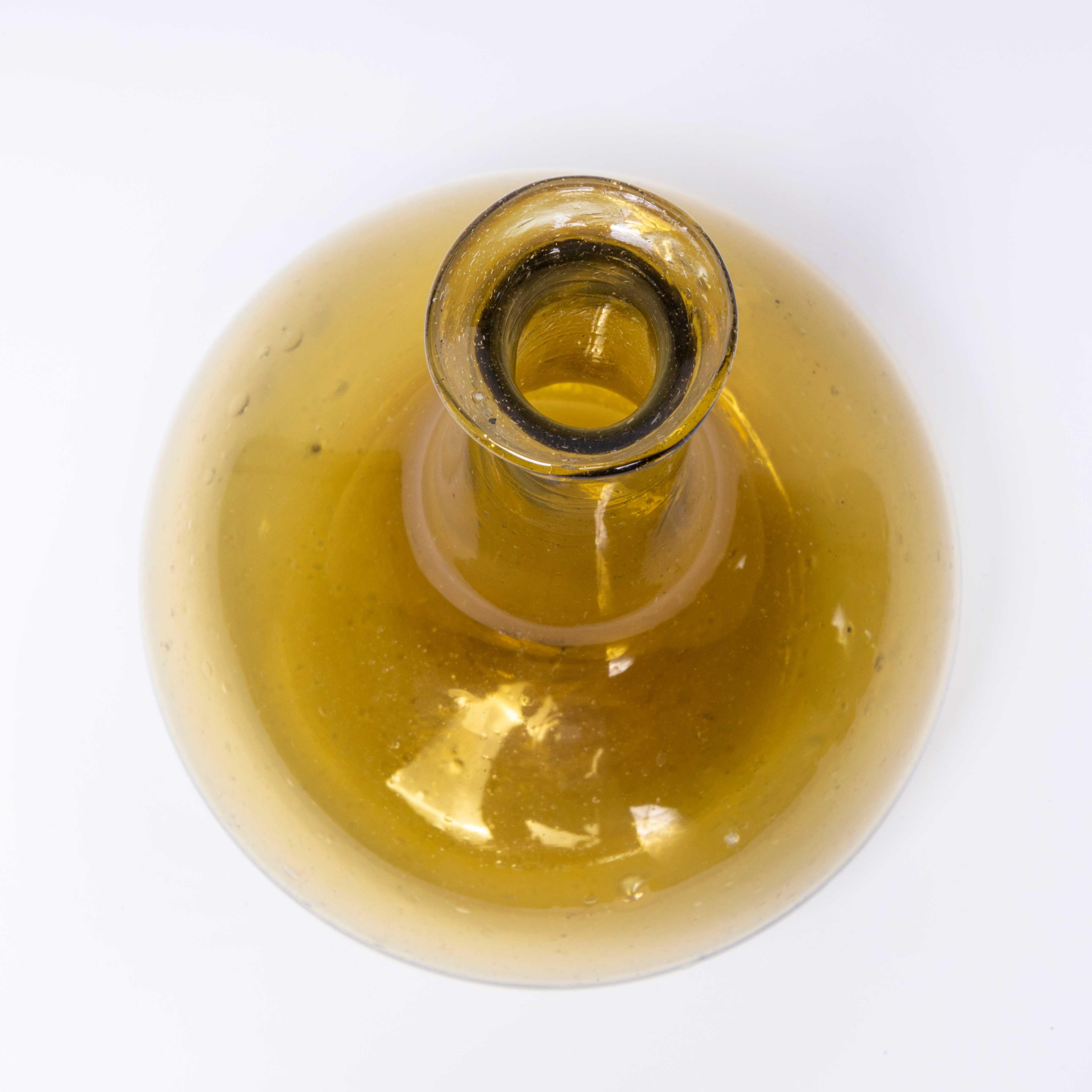 Marokkanischer Wasserkrug – Ockerfarben (Glaskunst) im Angebot