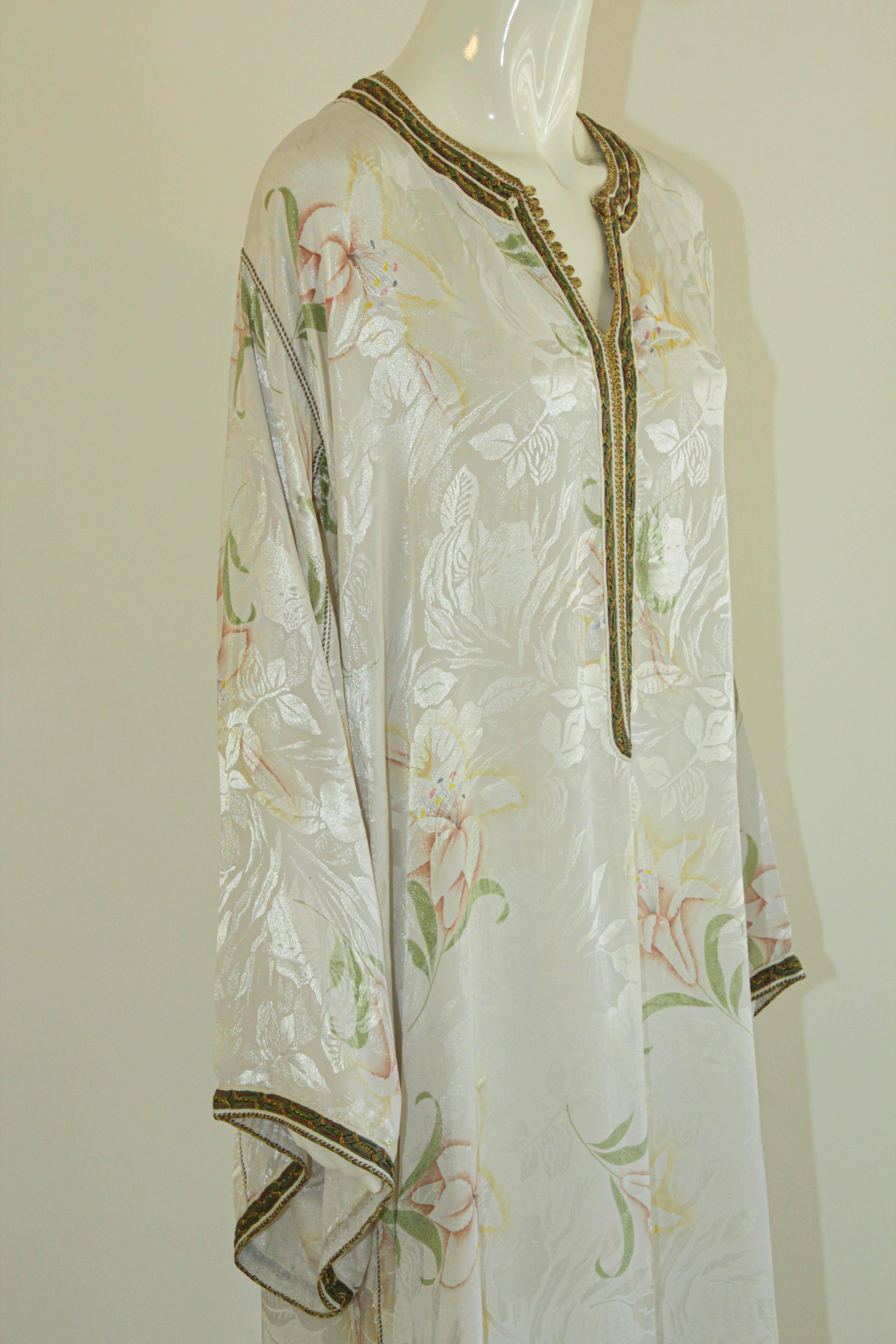 Moroccan White Floral Caftan Set For Sale 5