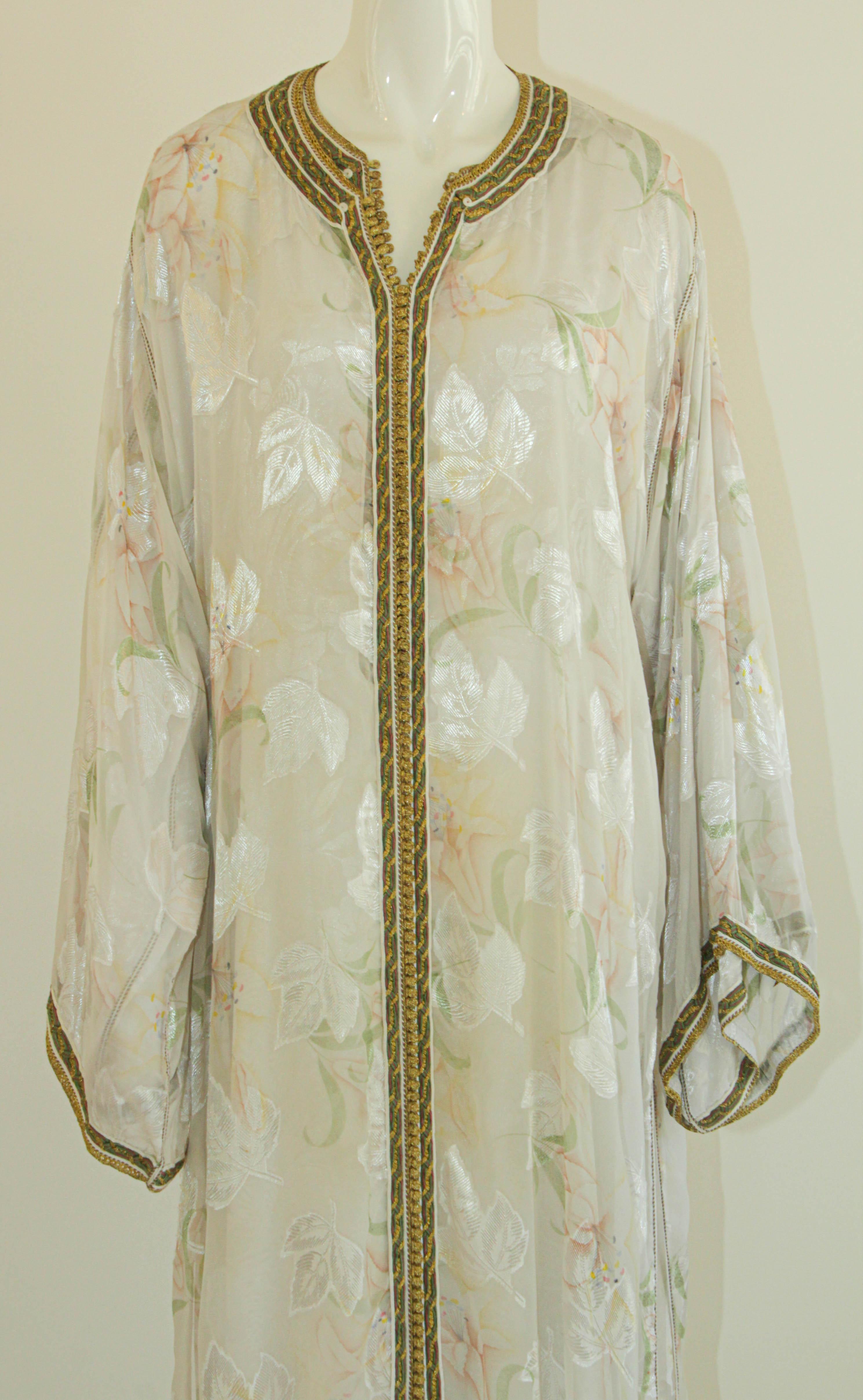 Moroccan White Floral Caftan Set For Sale 10
