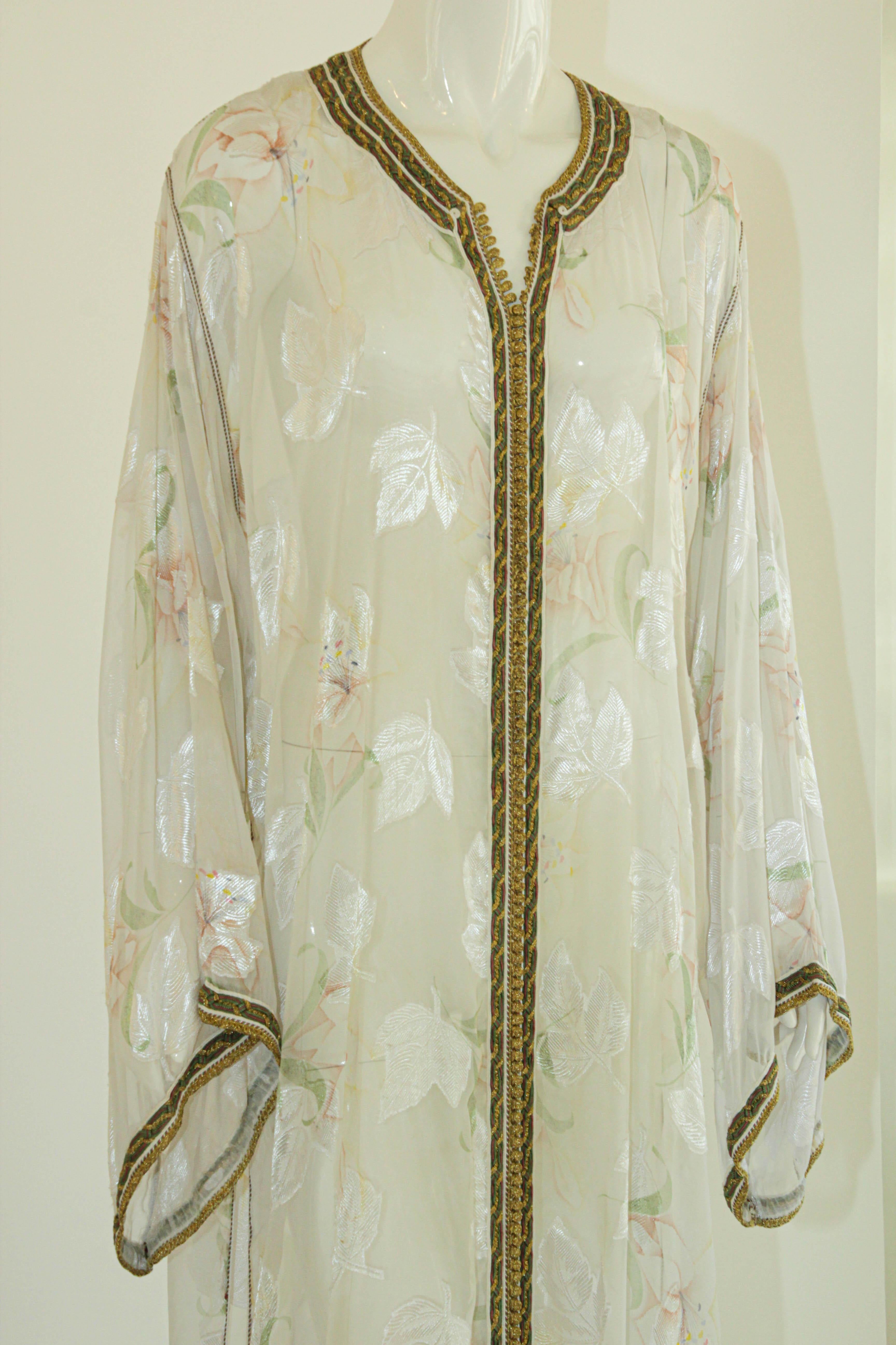 Moroccan White Floral Caftan Set For Sale 15