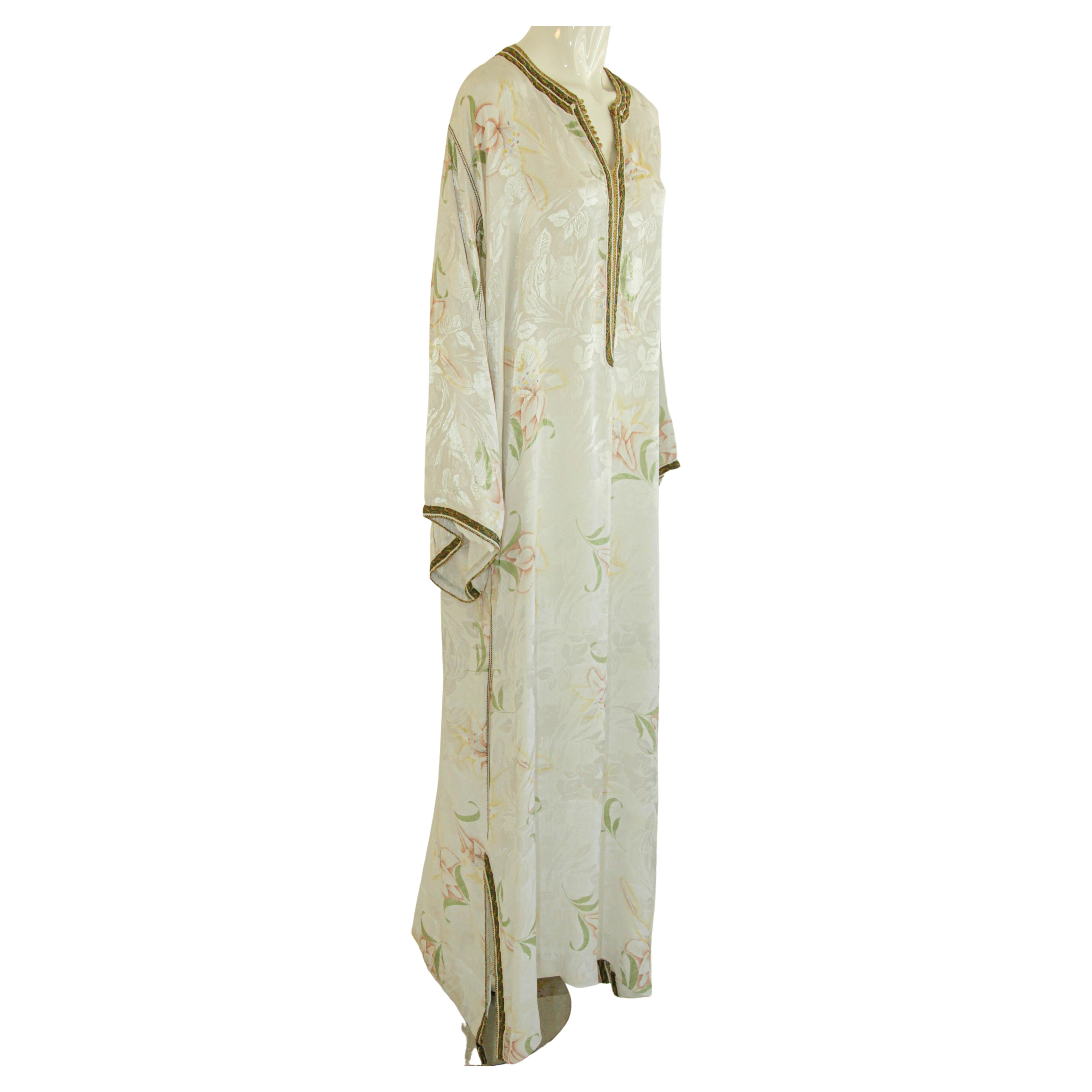 Moroccan White Floral Caftan Set In Good Condition For Sale In North Hollywood, CA