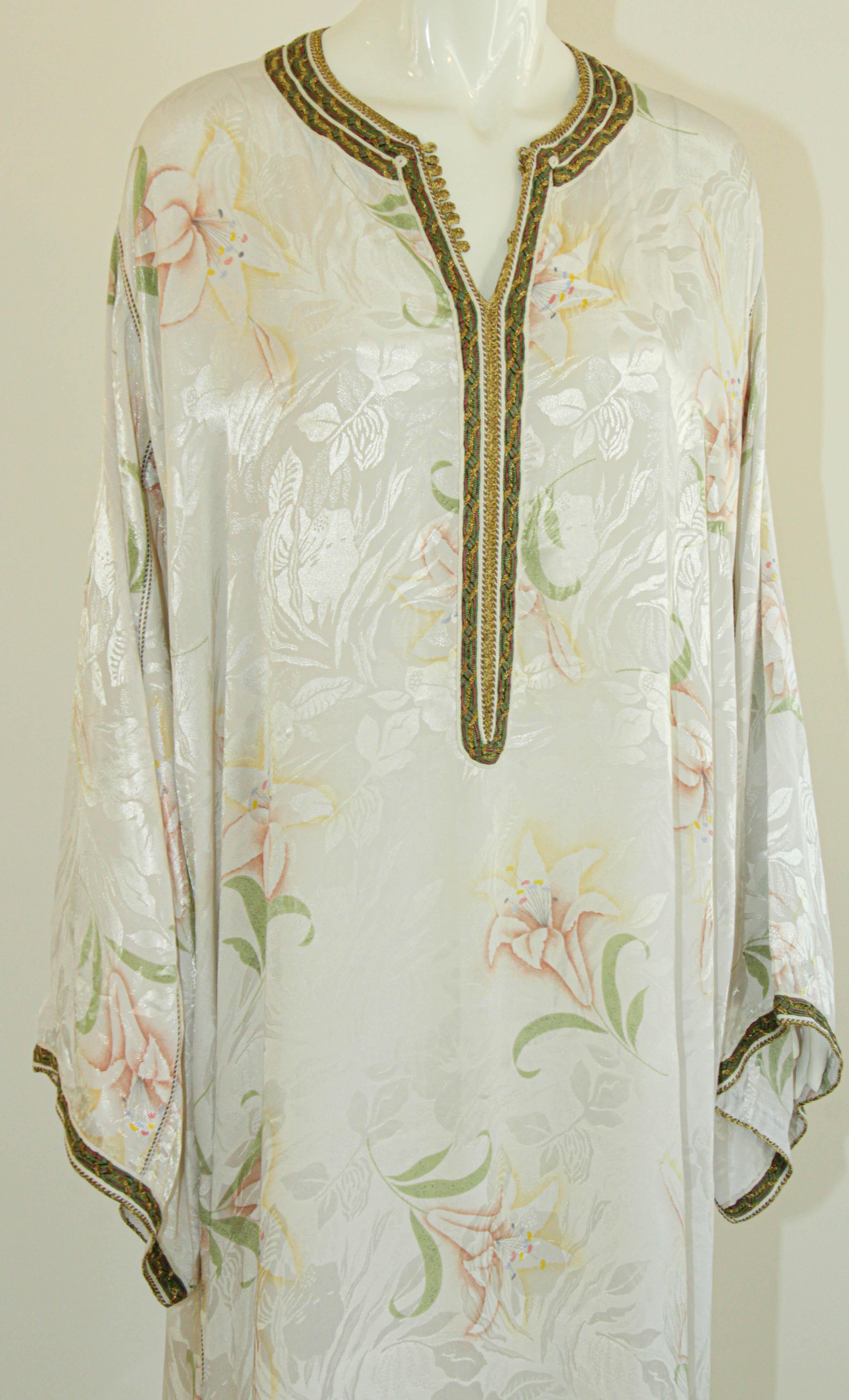 Moroccan White Floral Caftan Set For Sale 1
