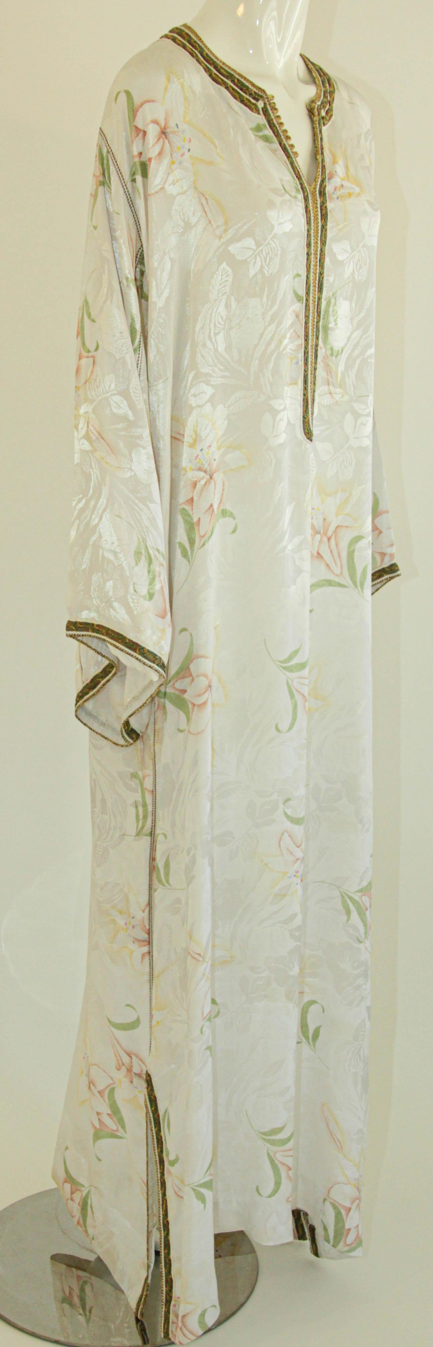 Moroccan White Floral Caftan Set For Sale 4