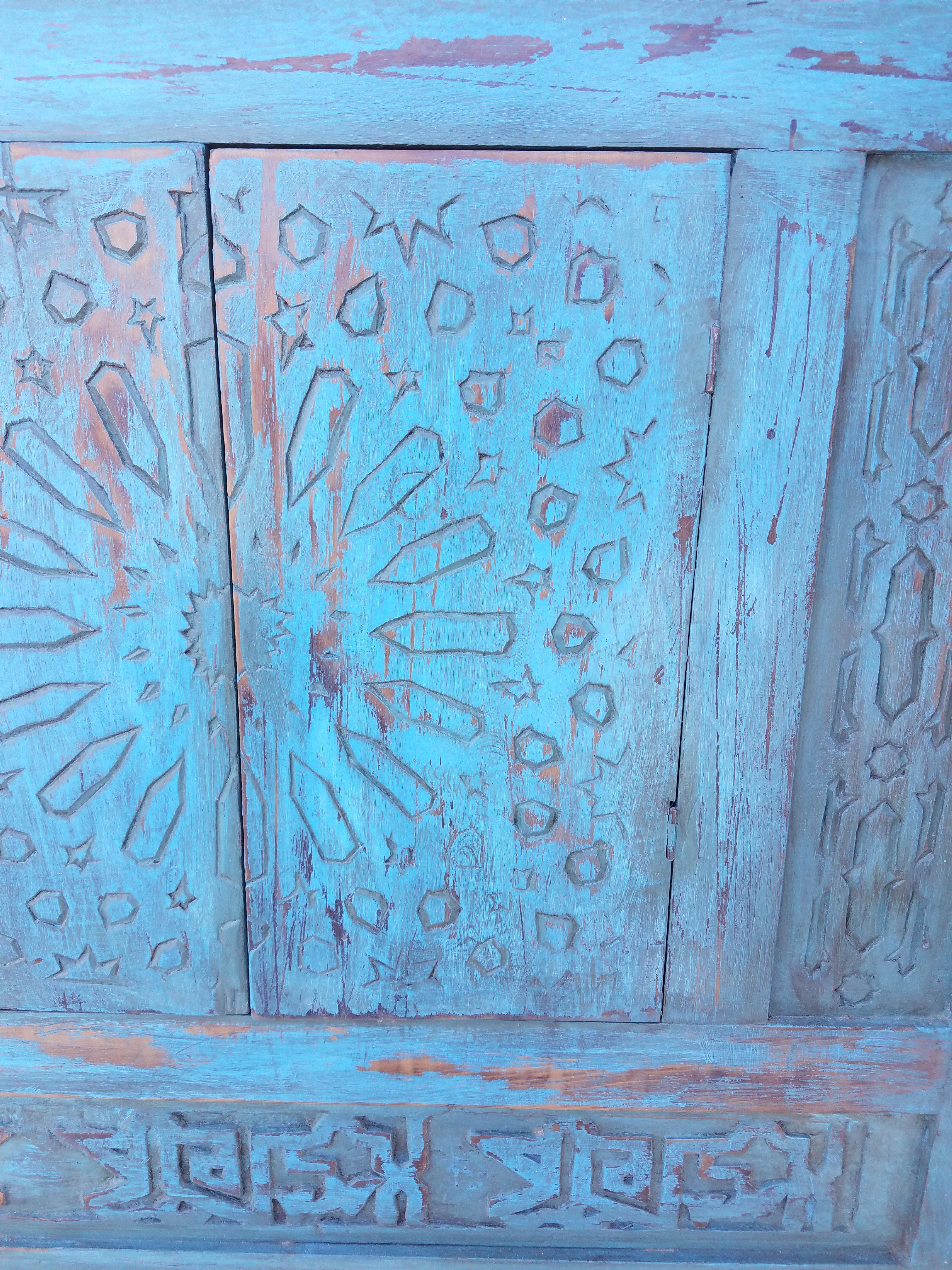 Color: Turquoise.
Aged / white washed Moroccan cedar wood frame measuring 32” in height, 34” in width, and 2