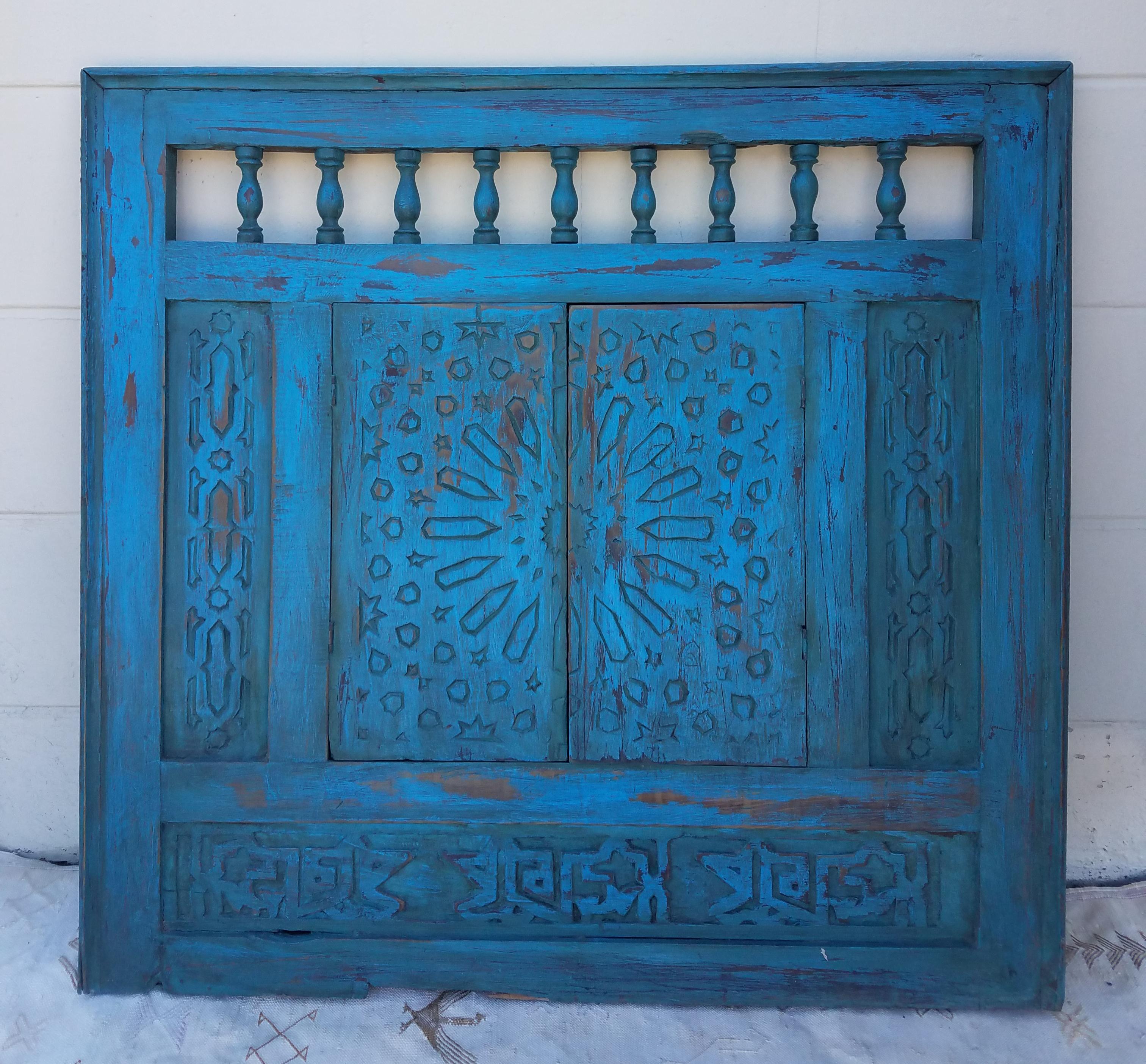 Moroccan White Wash Repurposed Wooden Frame, Double Doors In Excellent Condition For Sale In Orlando, FL