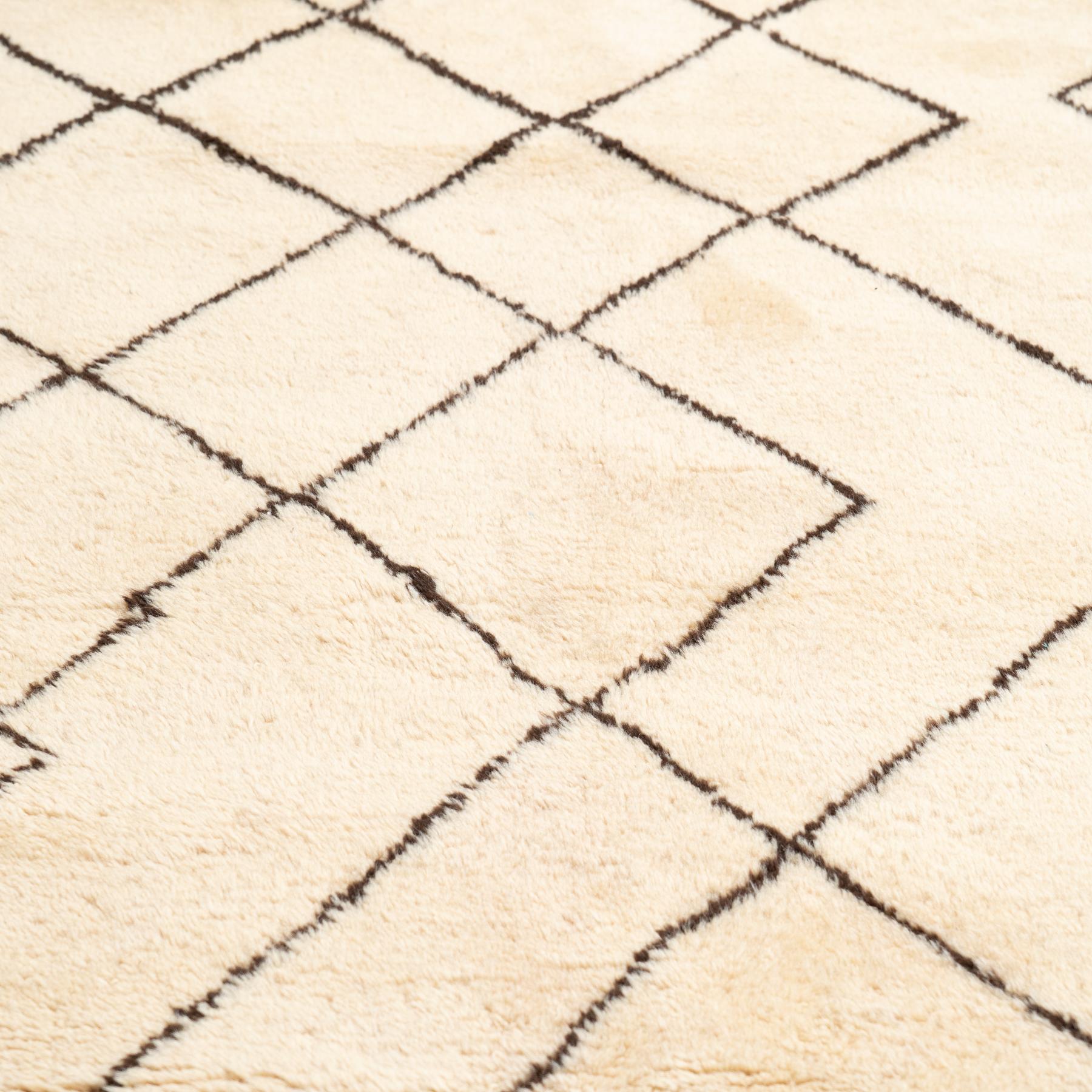 Alfombra marroquí de lana - Años 80, diseño geométrico tradicional en tonos beige y marrón en venta 4