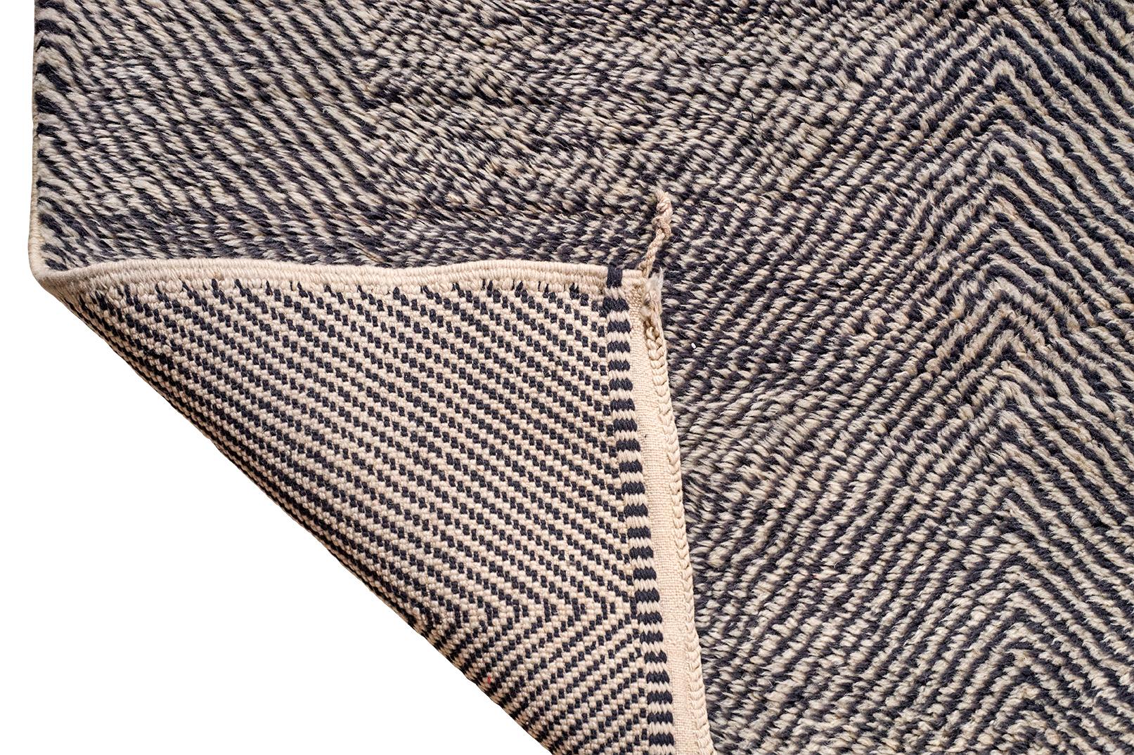 Moroccan Wool Rug In Good Condition For Sale In Dallas, TX
