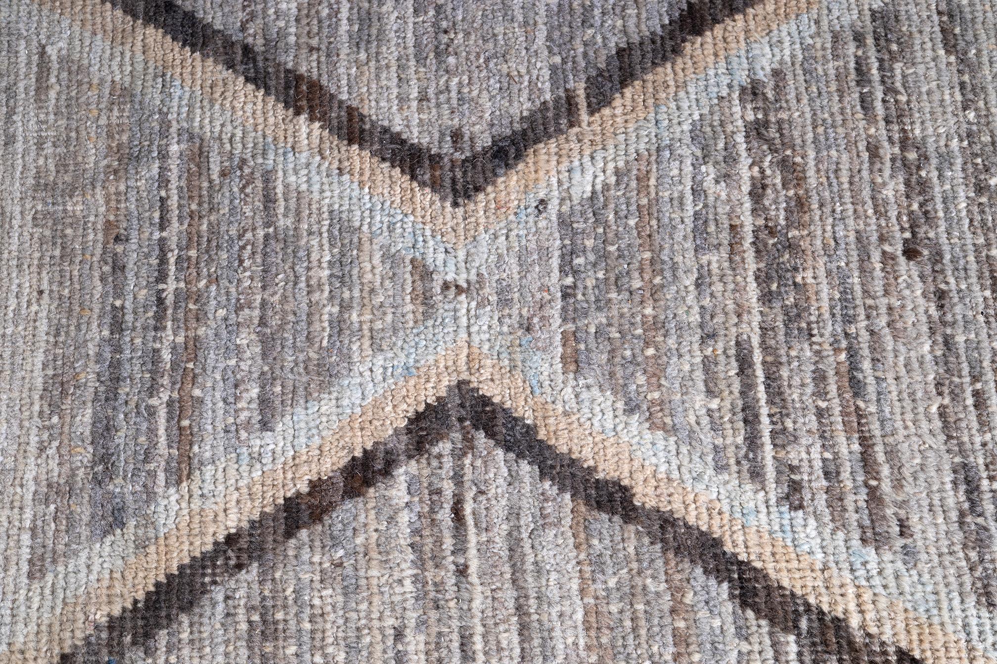 Moroccan Wool Rug In Blue Neutral Geometric Pattern In Good Condition For Sale In Dallas, TX