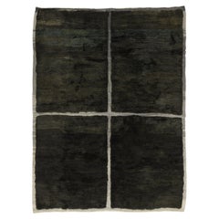 Marokkanischer Wollteppich mit minimalistischem Gittermuster in schwarzen und elfenbeinfarbenen Tönen