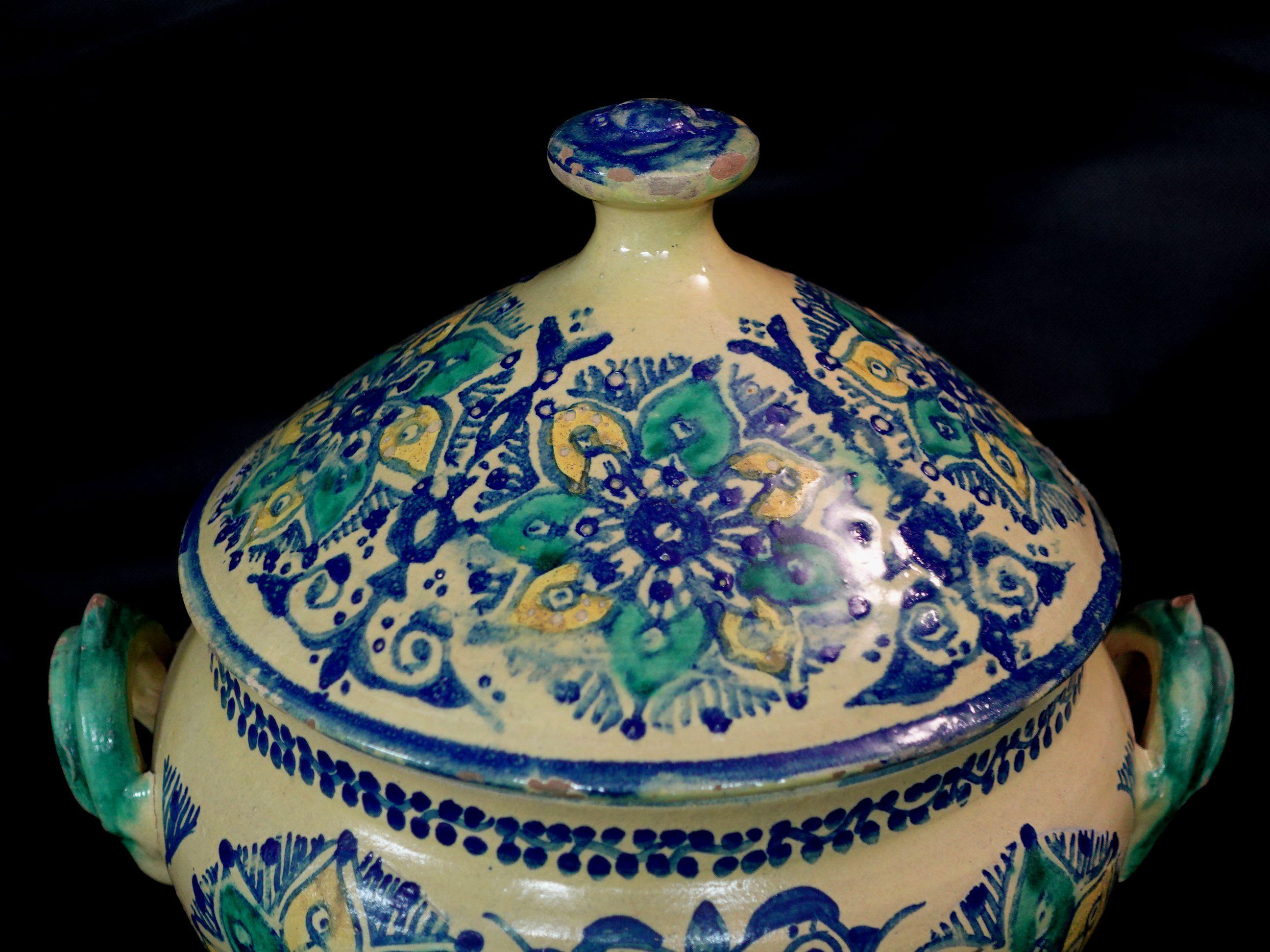 Marokkanische Schale mit Deckel, Glas, frühes 20. Jahrhundert (Handgefertigt) im Angebot