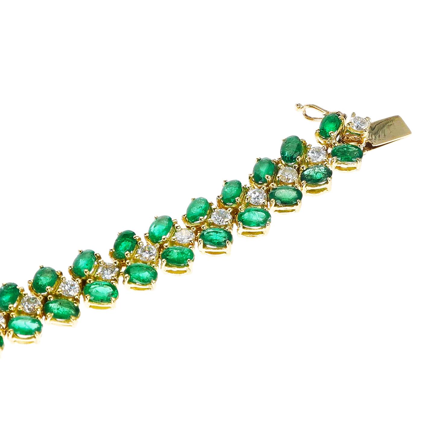 An Estate Bracelet of Moroni Italy with Oval Emeralds and Round Diamonds made in 18 Karat Yellow Gold. The length of the bracelet is 7.25.