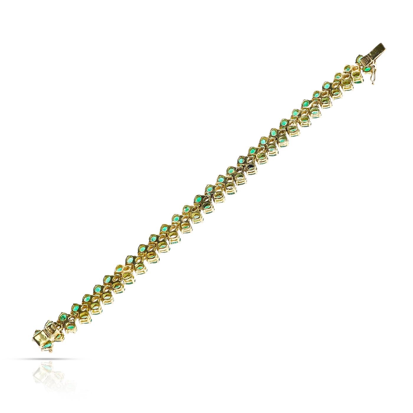 Moroni Italy Oval Emerald and Round Diamond Bracelet, 18K In Excellent Condition For Sale In New York, NY