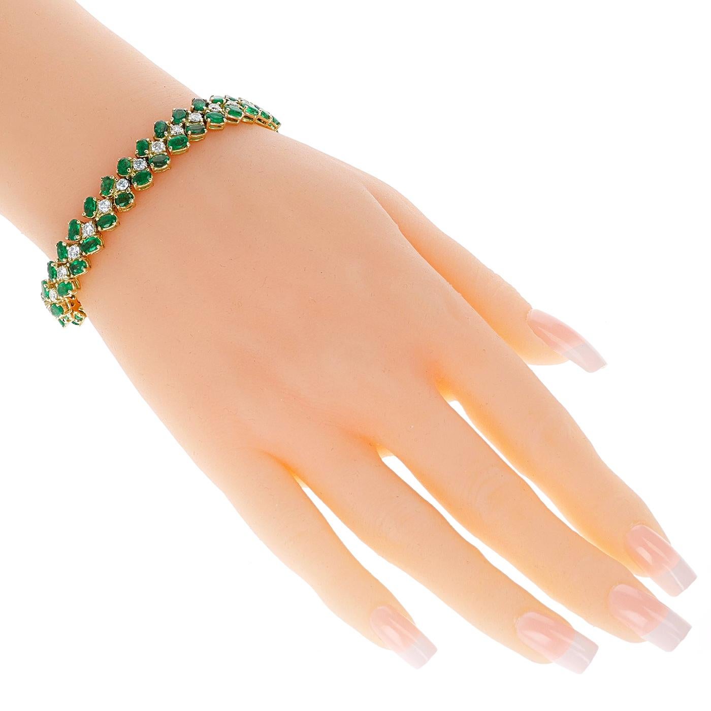Moroni Italy Oval Emerald and Round Diamond Bracelet, 18K For Sale 1