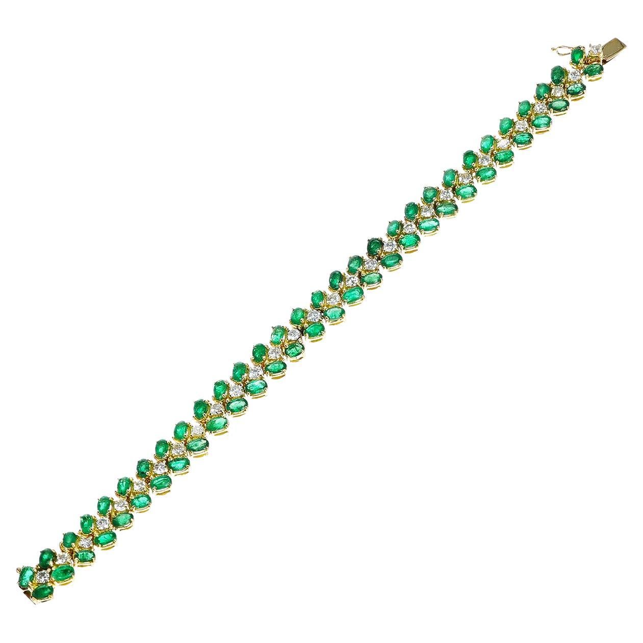Moroni Italy Oval Emerald and Round Diamond Bracelet, 18K For Sale