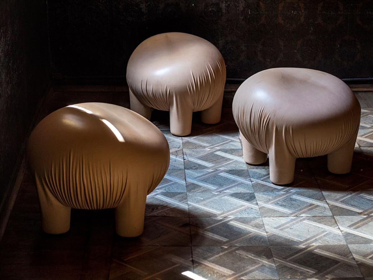 Creatures which are slightly unsettling yet docile and harmless. Anomaly is a project full of contradictions, halfway between visionary manipulation of a body and a design of a household pet-object. The choice of natural coloured leather could be