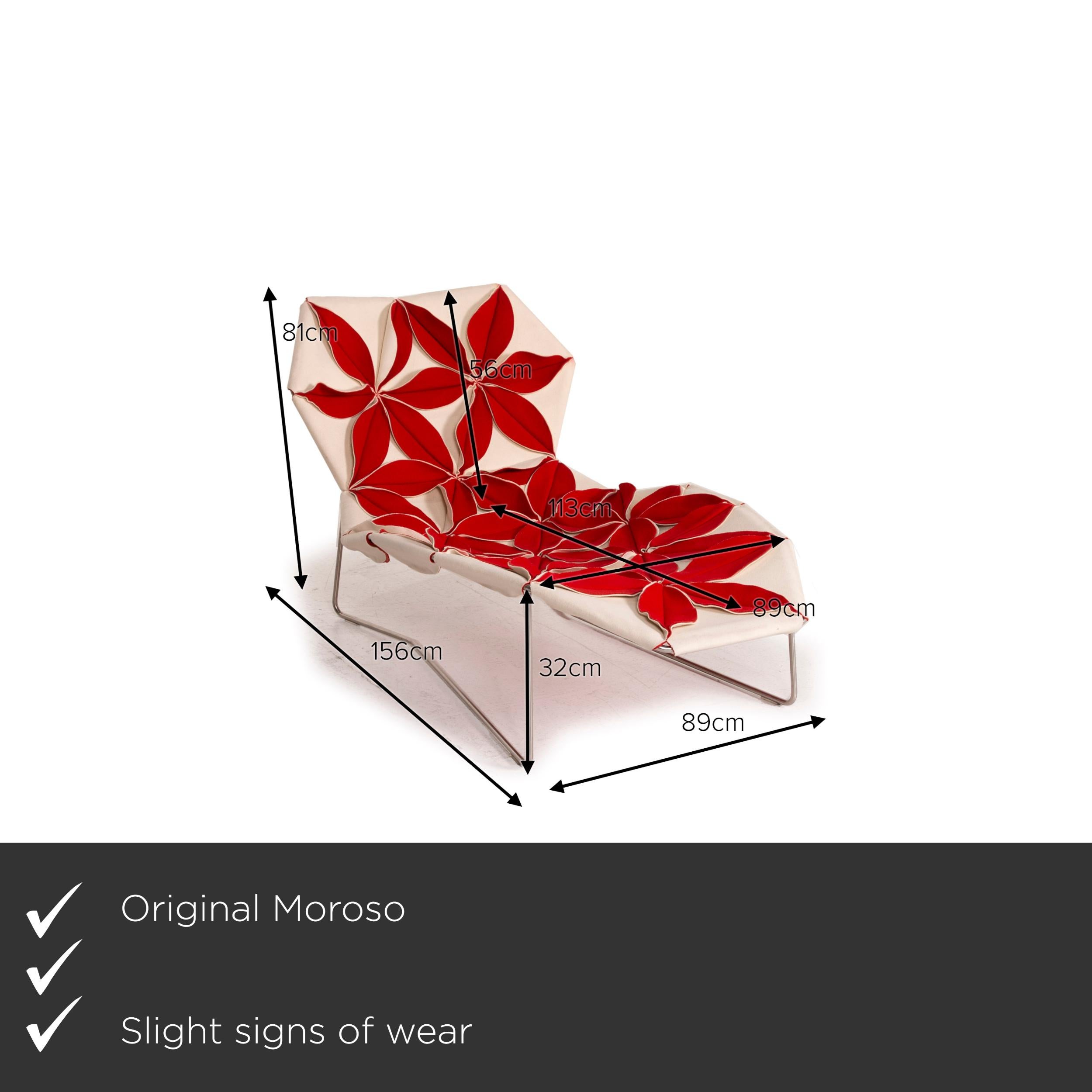 We present to you a Moroso Antibodi Fabric lounger red white pattern.
 

 Product measurements in centimeters:
 

Depth: 156
Width: 89
Height: 81
Seat height: 32
Seat depth: 113
Seat width: 89
Back height: 56.

 