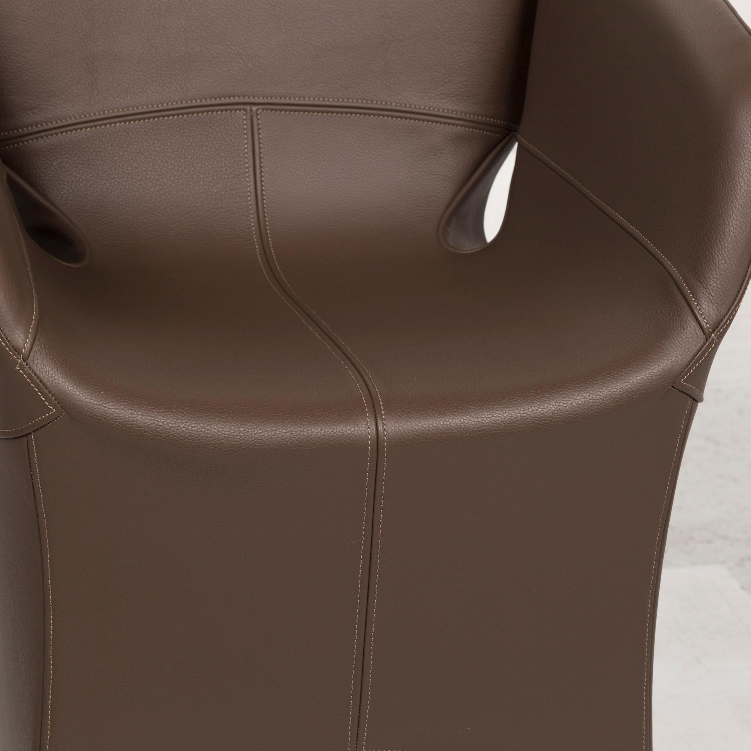 We bring to you a Moroso Bloomy leather armchair brown.
   
 

 Product measurements in centimeters:
 

Depth 55
Width 56
Height 75
Seat-height 46
Rest-height 70
Seat-depth 40
Seat-width 40
Back-height 30.