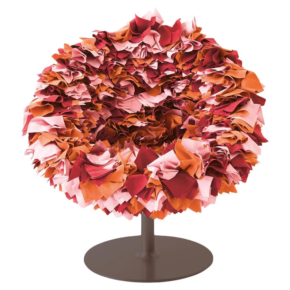 From a slim chrome metal stem blooms a bouquet of petals, formed from squares of fabric which are hand folded and sewn one by one by skilled hands and infinite patience. A tribute to the almost spiritual beauty which lies in the simplicity of a