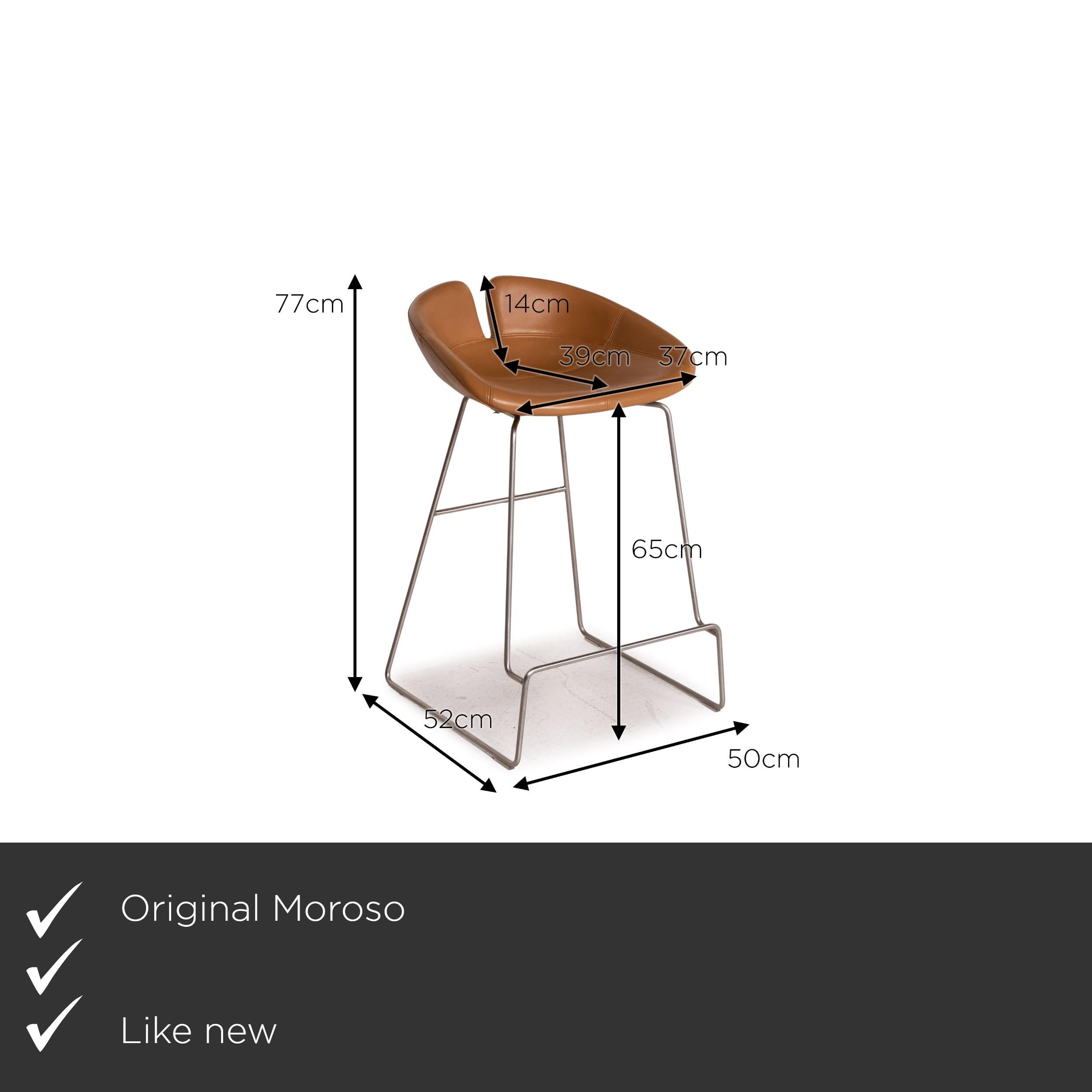 We present to you a Moroso Fjord leather bar stool cognac brown chair.
  
 

 Product measurements in centimeters:
 

 depth: 52
 width: 50
 height: 77
 seat height: 65
 rest height: 72
 seat depth: 39
 seat width: 37.
  