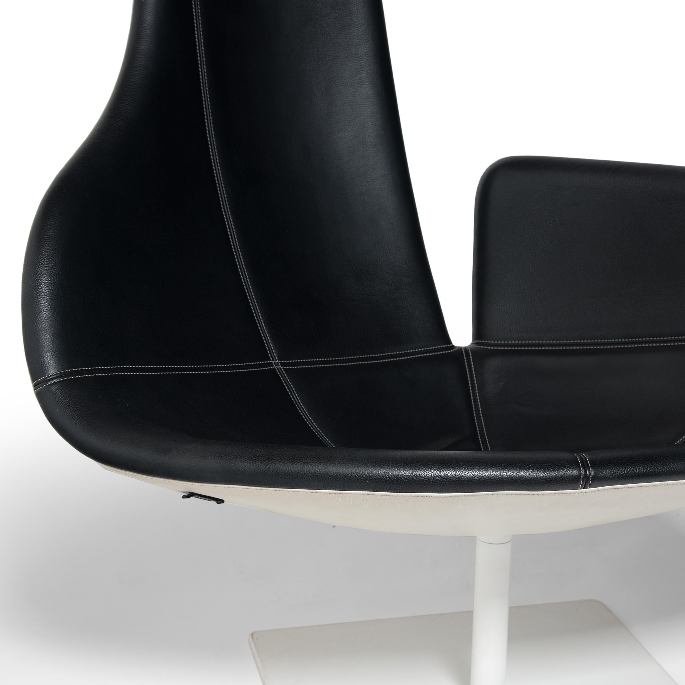 Moroso Fjord Relax Armchair in Black Leather In Good Condition For Sale In Chicago, IL