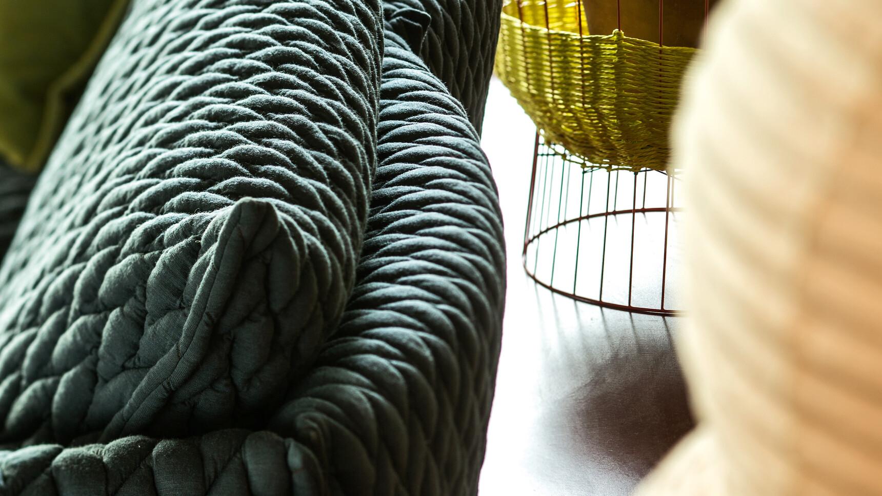XXIe siècle et contemporain Moroso Canapé 3 places en Big Braid gris pierre par Patricia Urquiola en vente