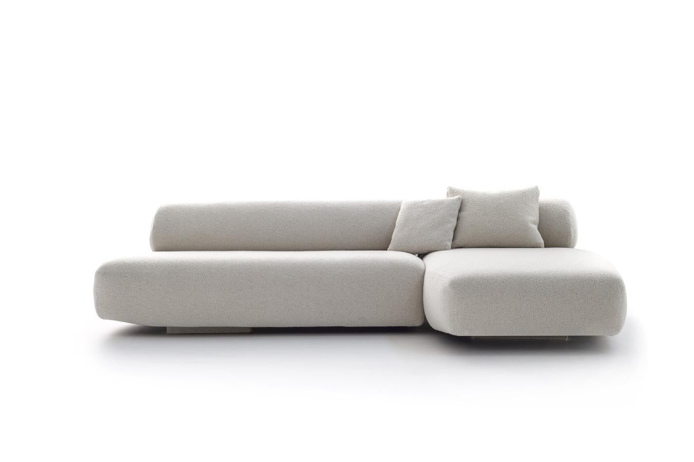 Moroso Gogan Composition Sofa in Orsetto milchig weiß von Patricia Urquiola (Moderne) im Angebot