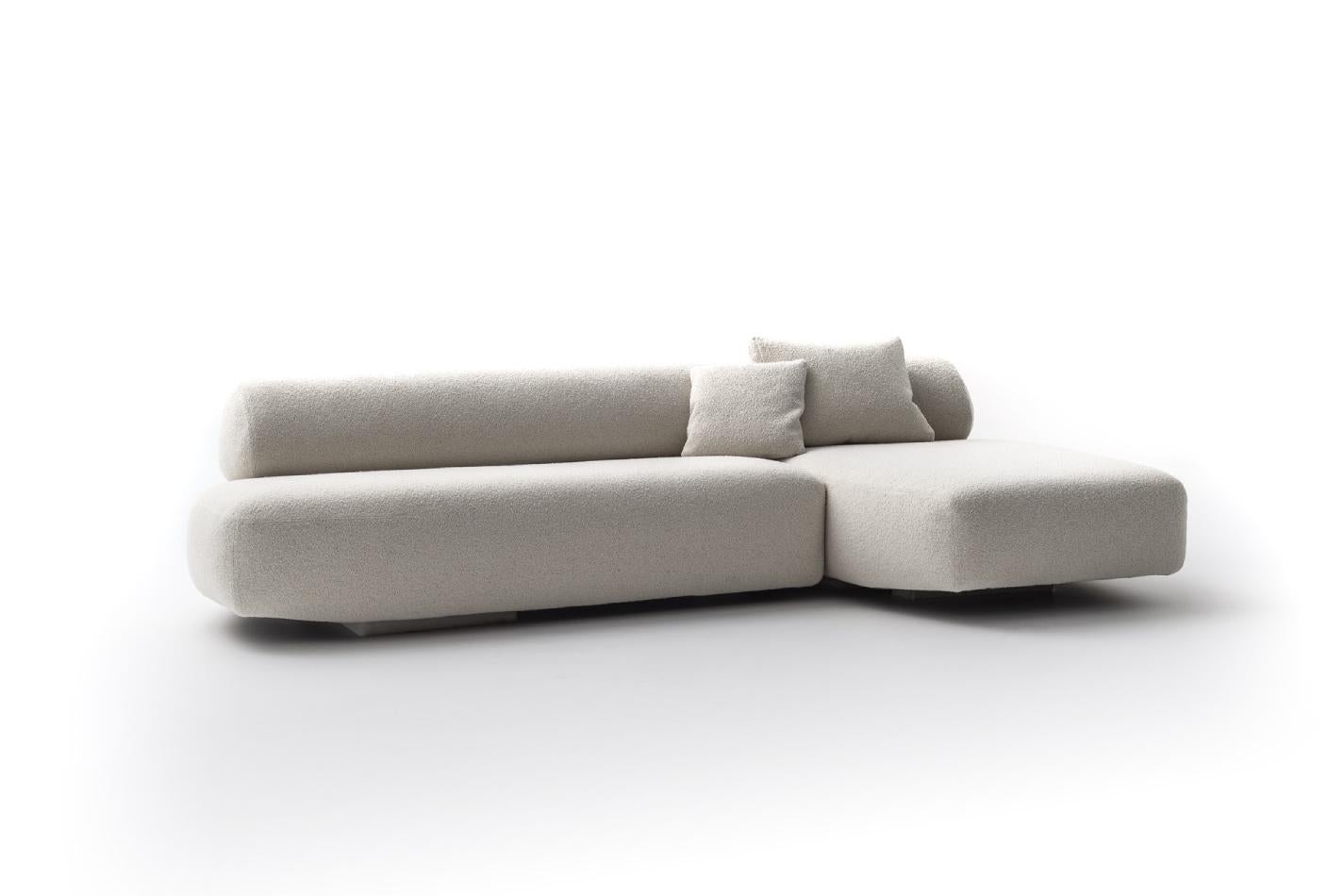 Moroso Gogan Composition Sofa in Orsetto milchig weiß von Patricia Urquiola (Italienisch) im Angebot