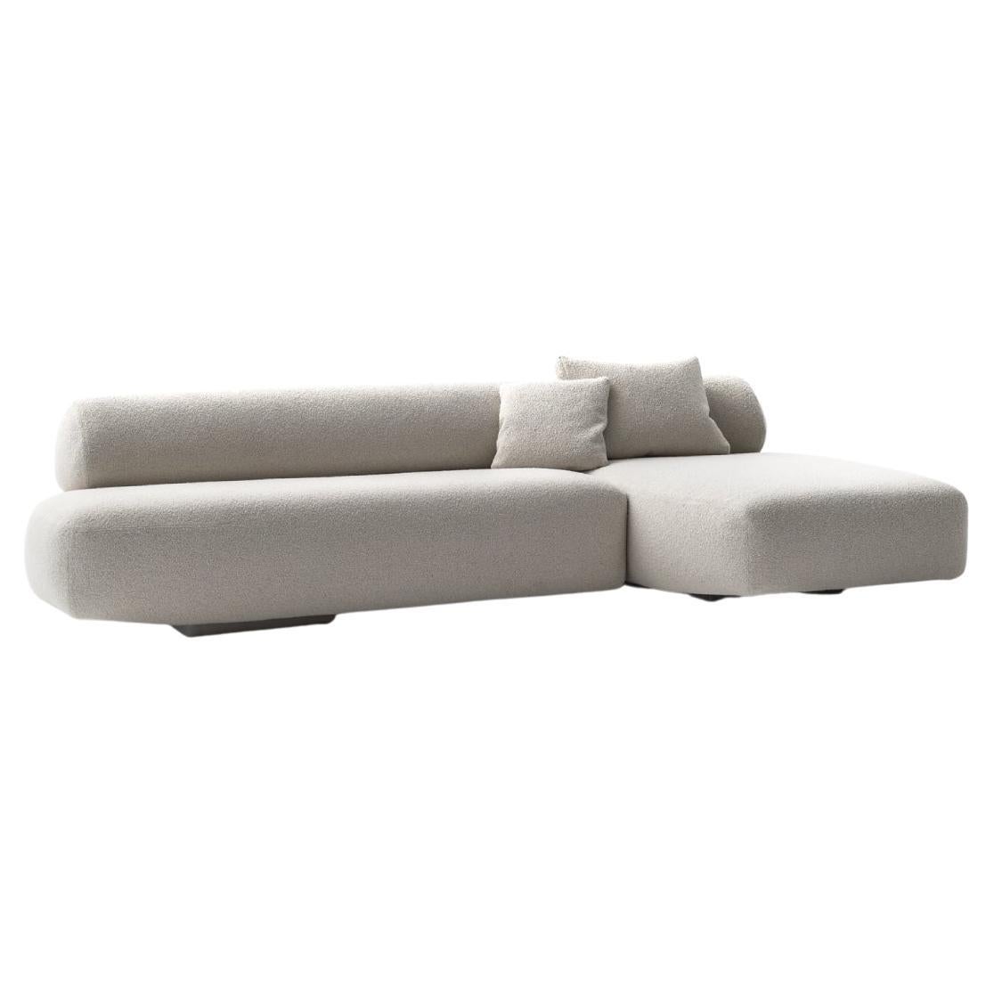 Moroso Gogan Composition Sofa in Orsetto milchig weiß von Patricia Urquiola im Angebot