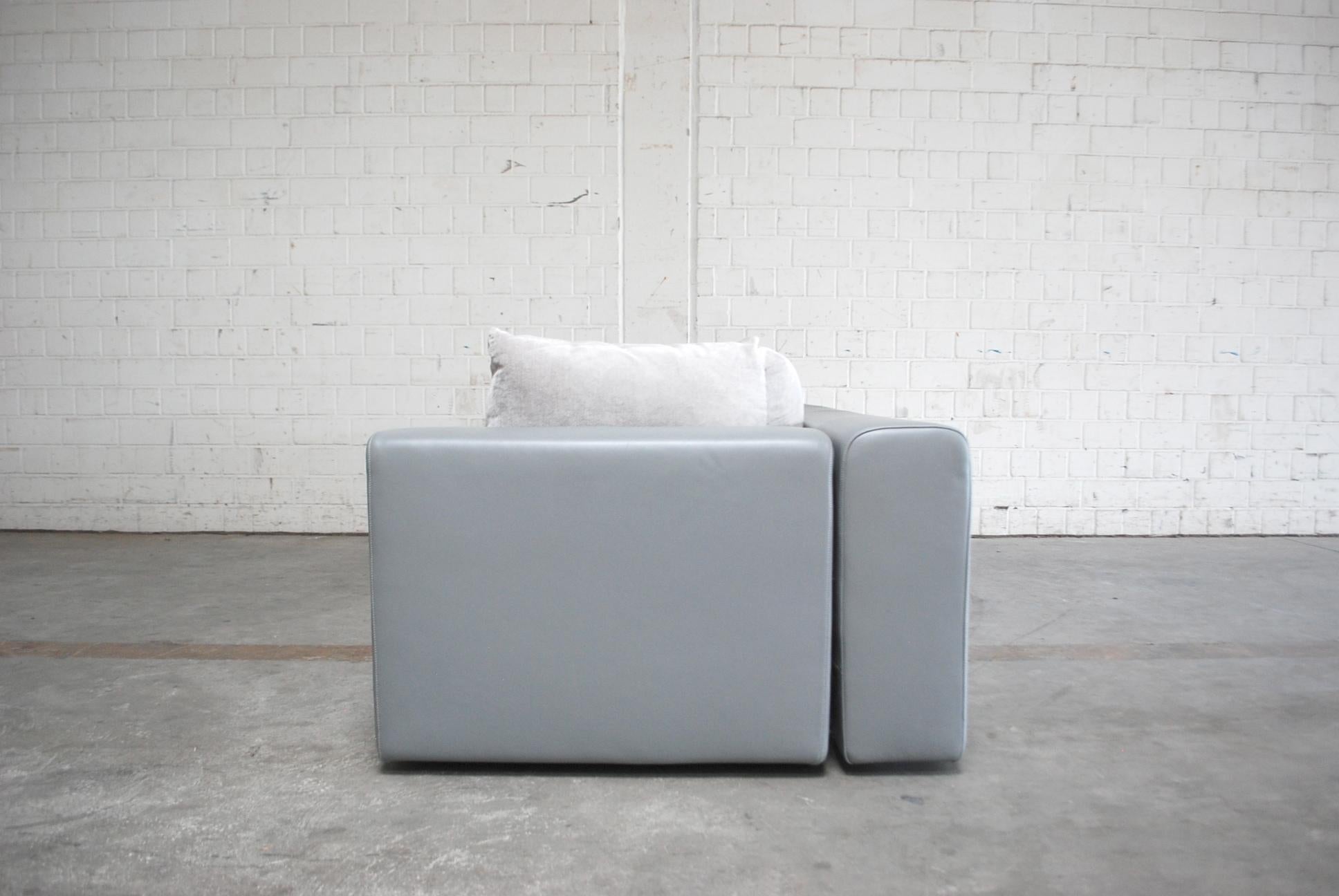 Divano in pelle Moroso modello Springfield di Patricia Urquiola grigio 3