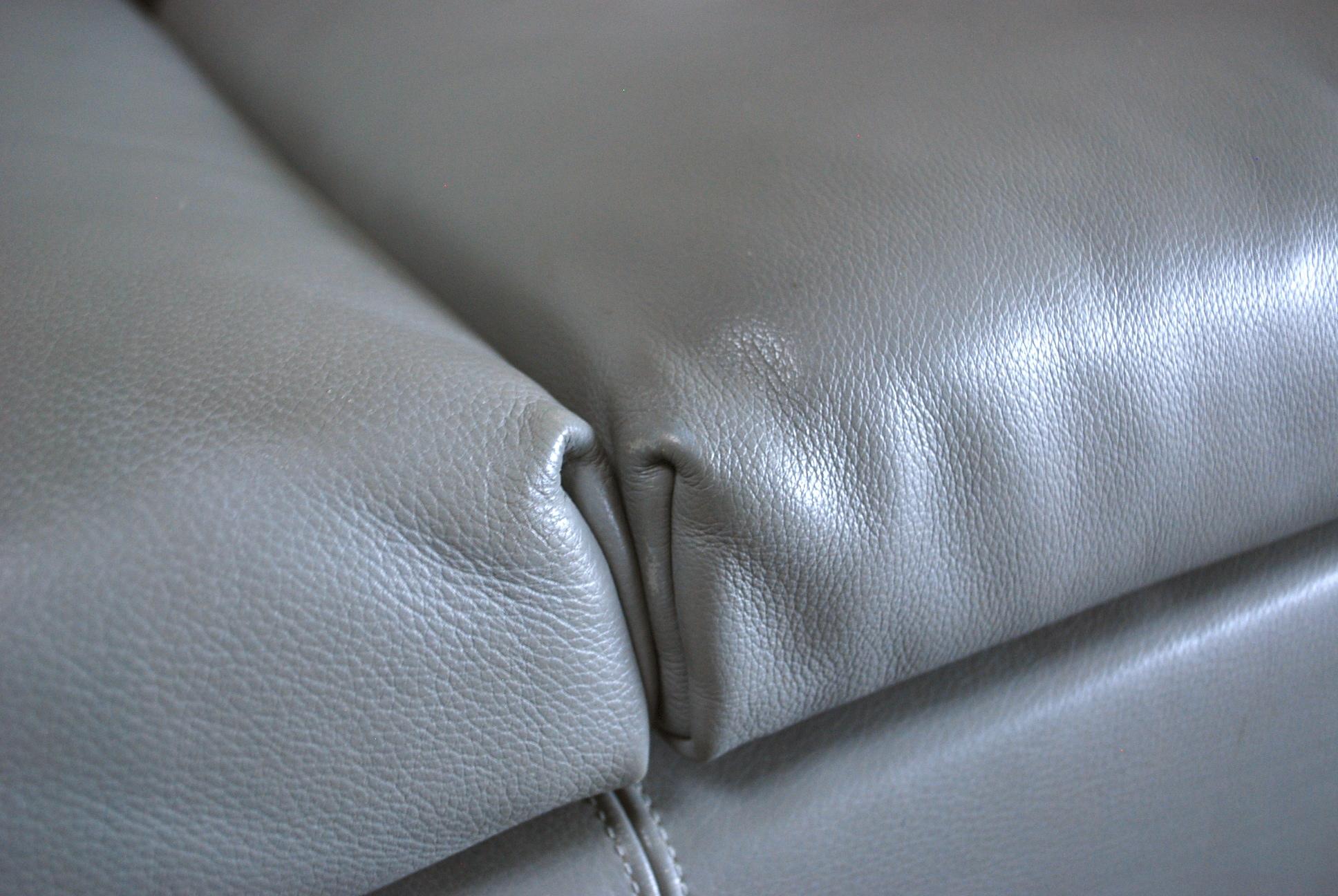 Divano in pelle Moroso modello Springfield di Patricia Urquiola grigio 5