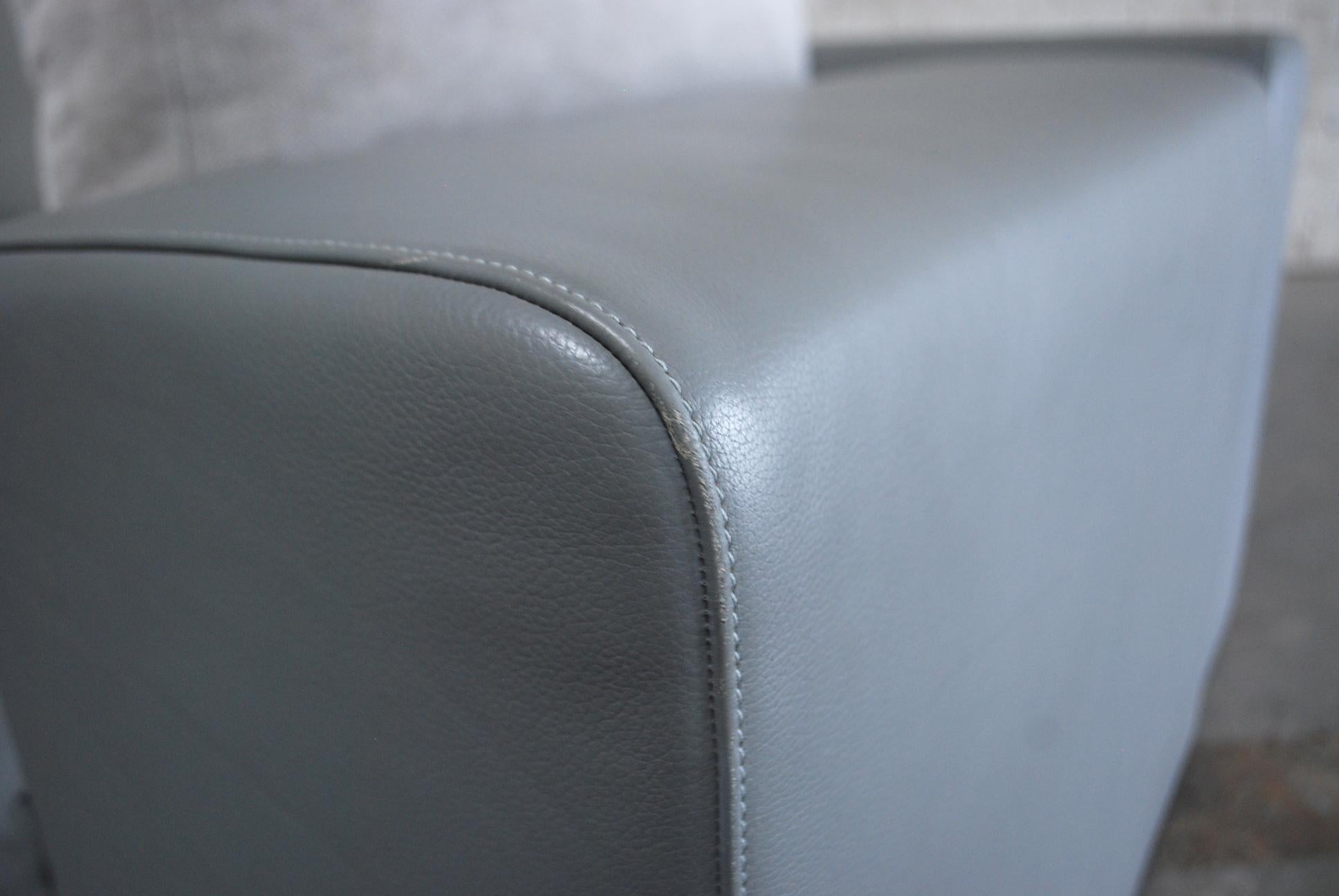 Divano in pelle Moroso modello Springfield di Patricia Urquiola grigio 7