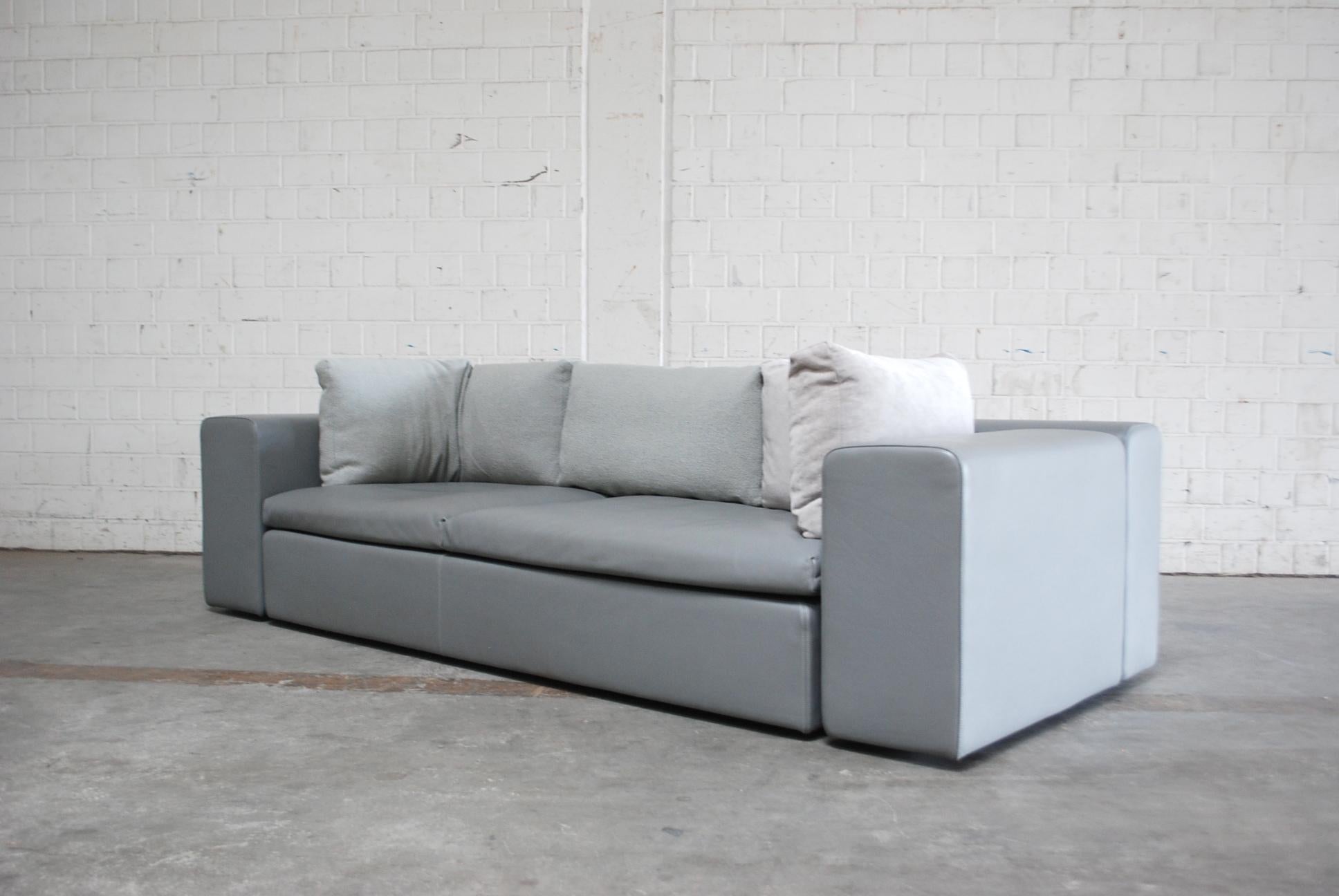 XXI secolo e contemporaneo Divano in pelle Moroso modello Springfield di Patricia Urquiola grigio