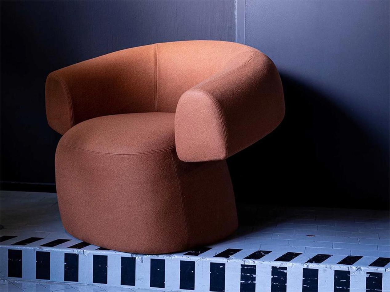 italien Moroso Ruff Grand fauteuil pivotant en sable par Patricia Urquiola en vente