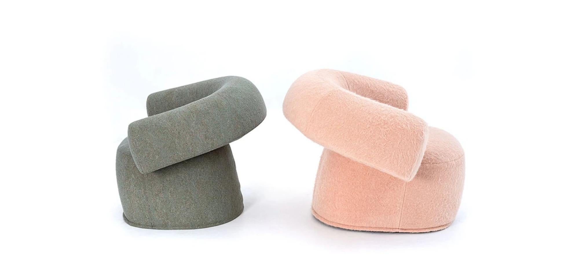 Acier Moroso Ruff Grand fauteuil pivotant en sable par Patricia Urquiola en vente