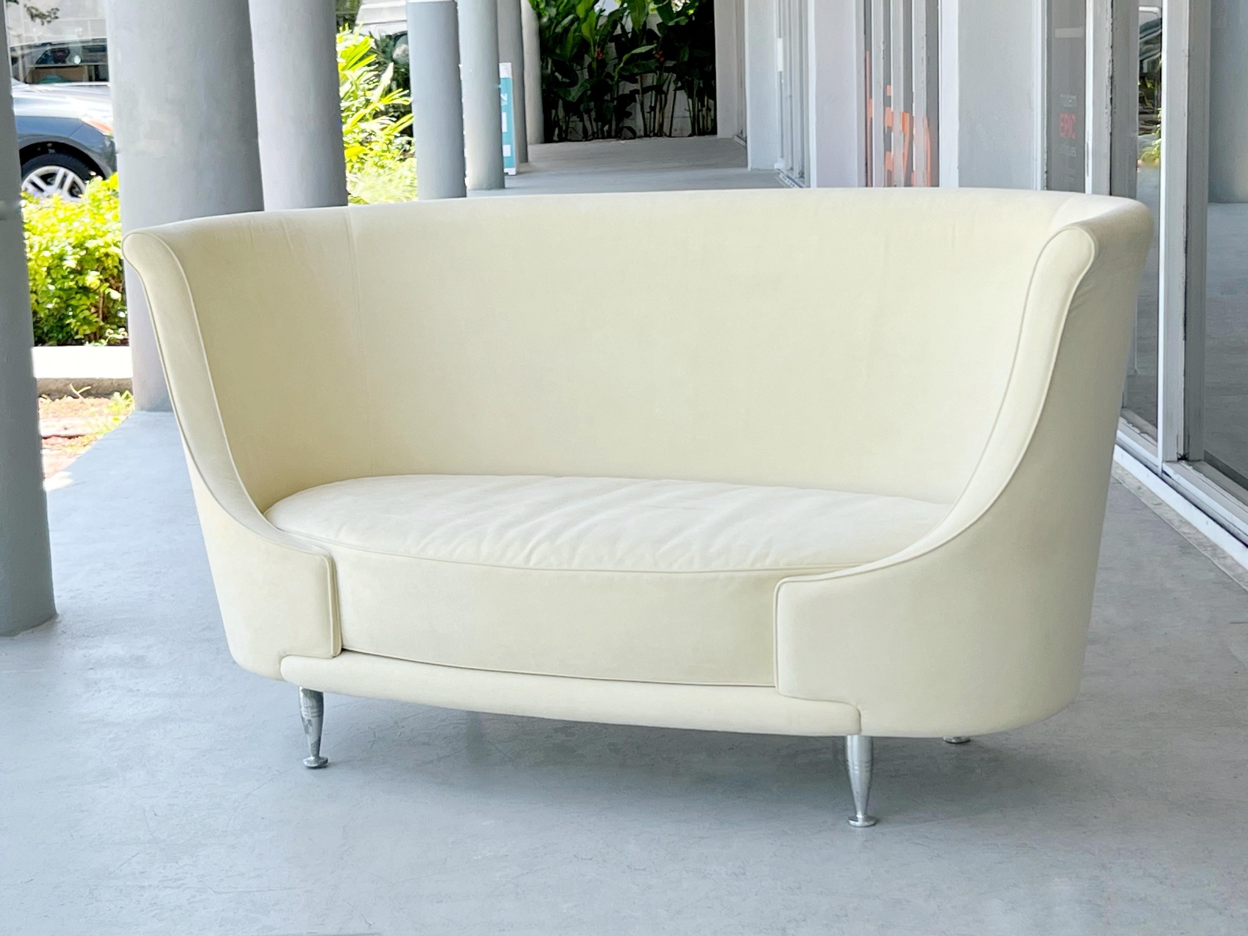 Contemporary Moroso Sofa Settee in Ivory  For Sale